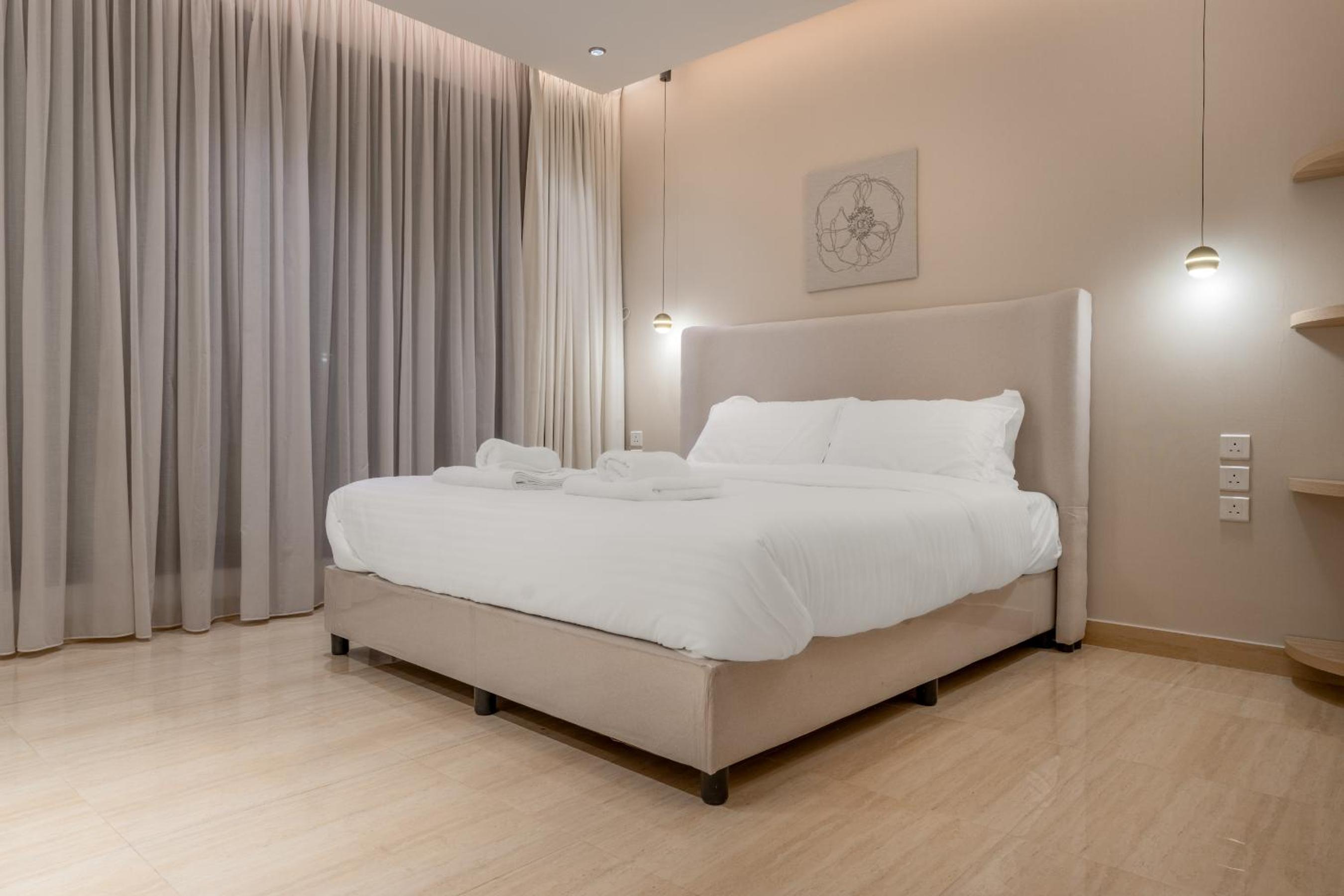 Modern 3-bedroom apartment with garden