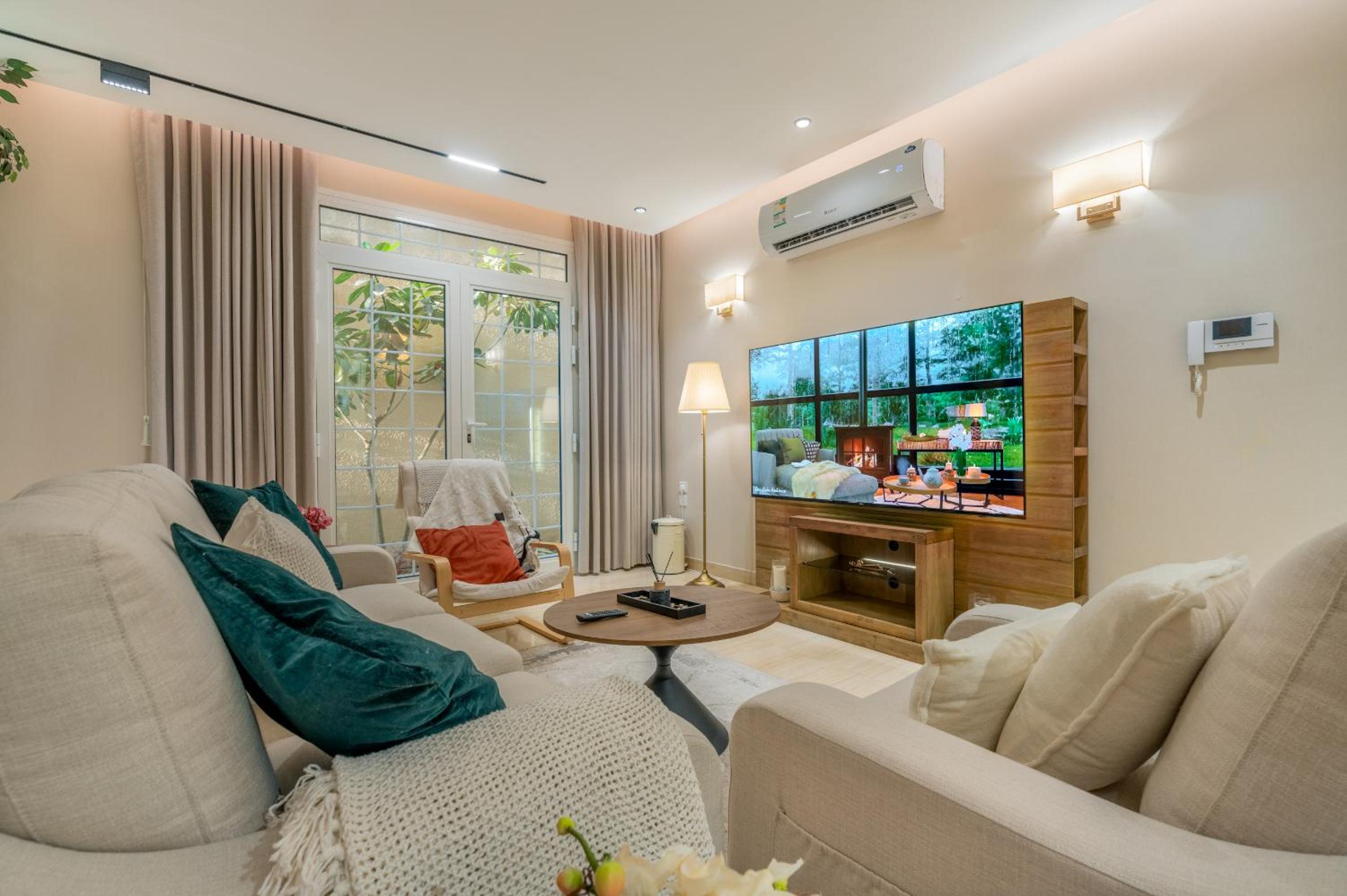 Modern 3-bedroom apartment with garden