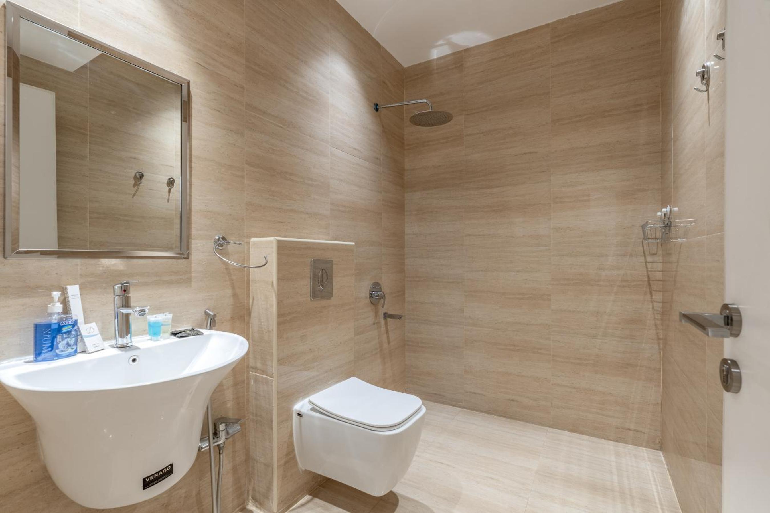 Modern 3-bedroom apartment with garden