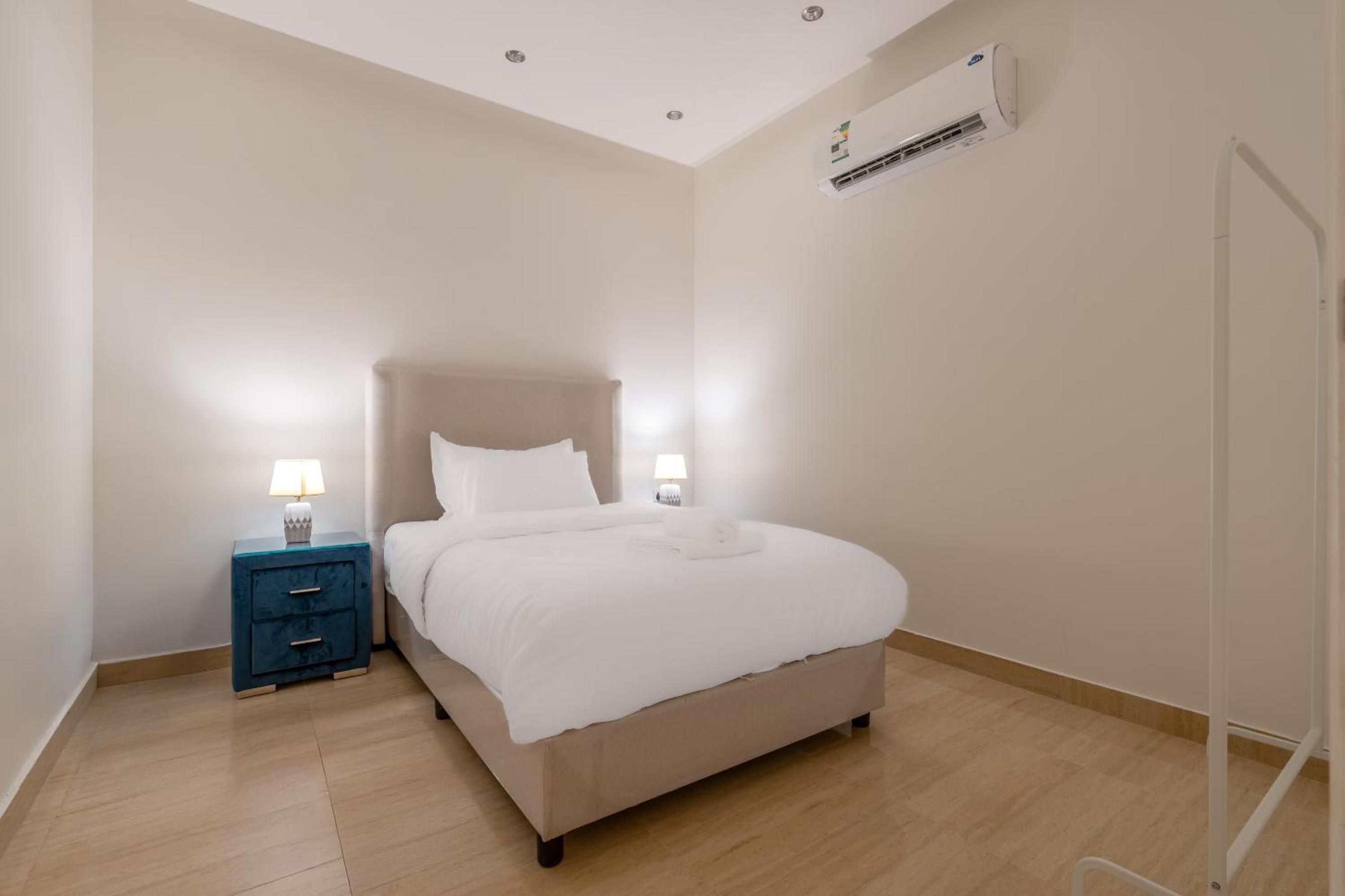 Modern 3-bedroom apartment with garden
