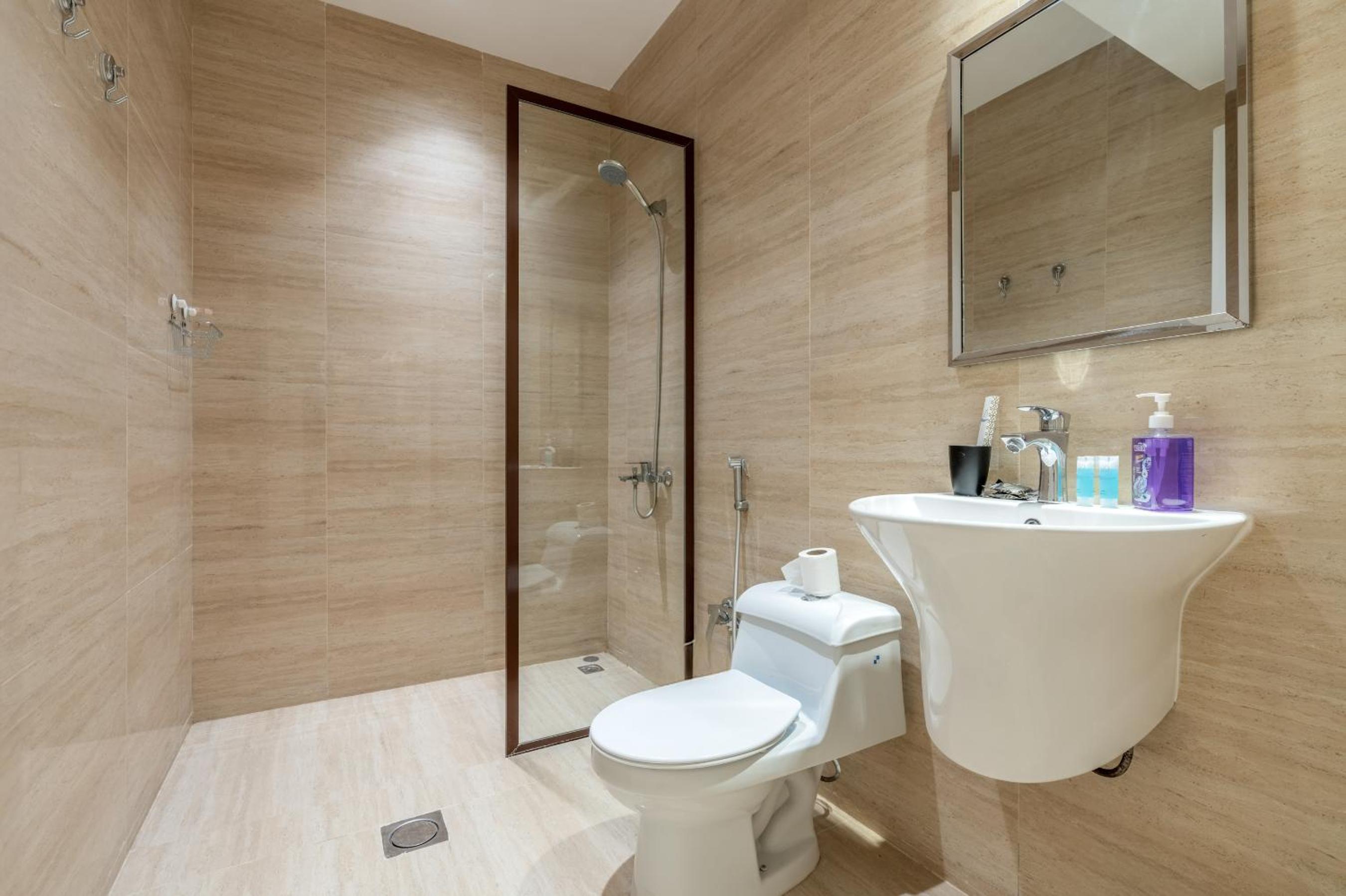 Modern 3-bedroom apartment with garden