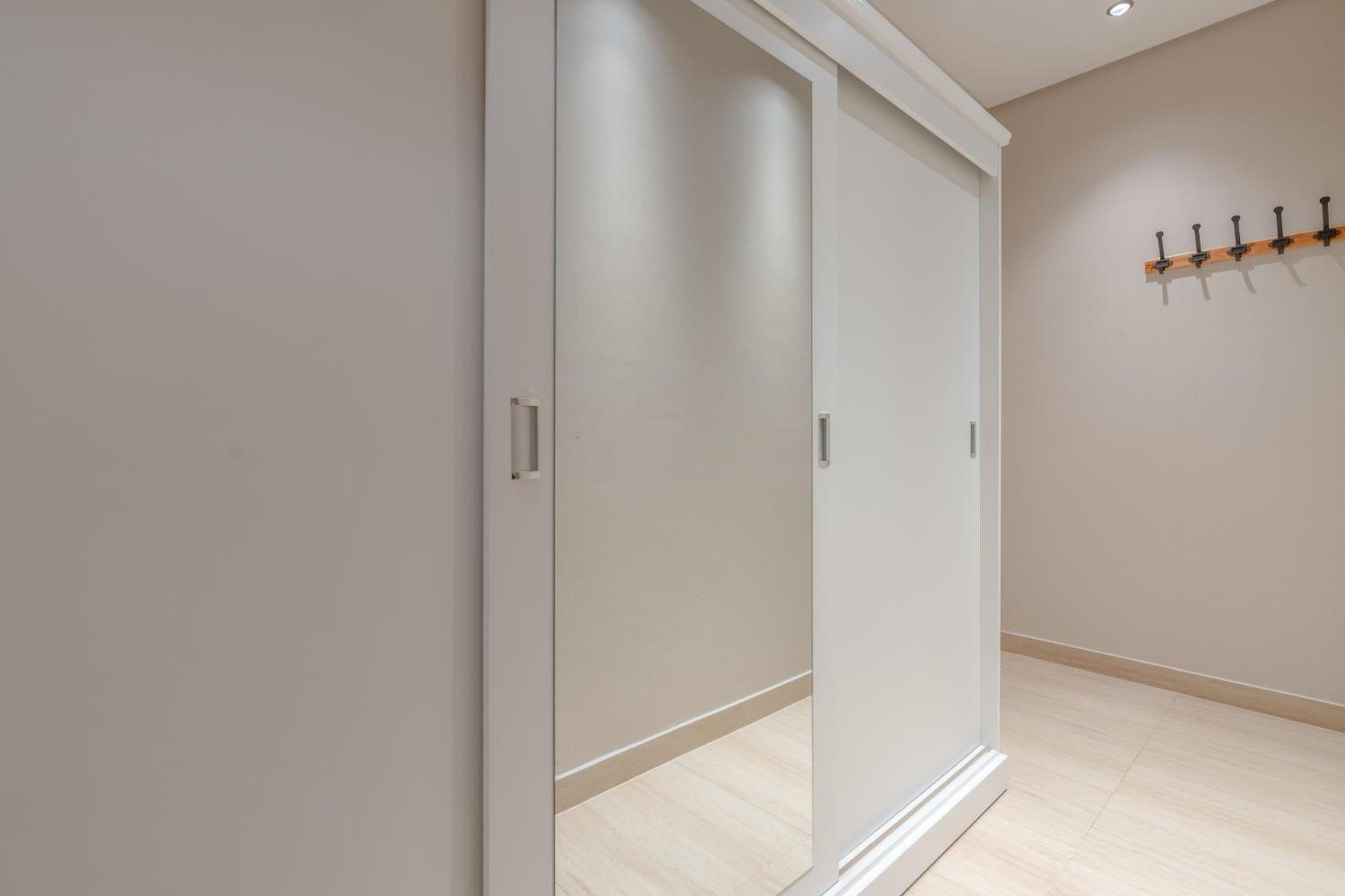 Modern 3-bedroom apartment with garden