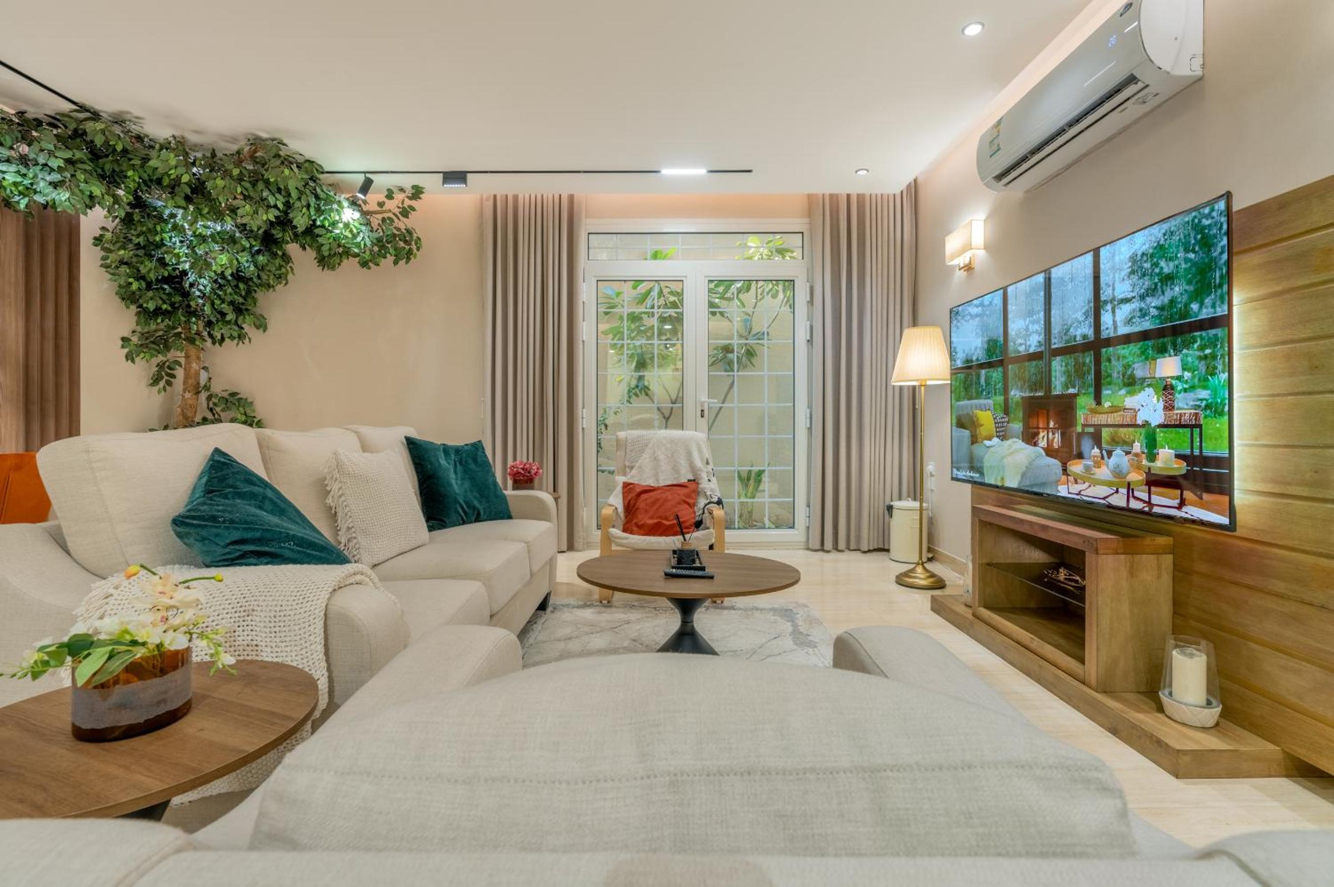 Modern 3-bedroom apartment with garden