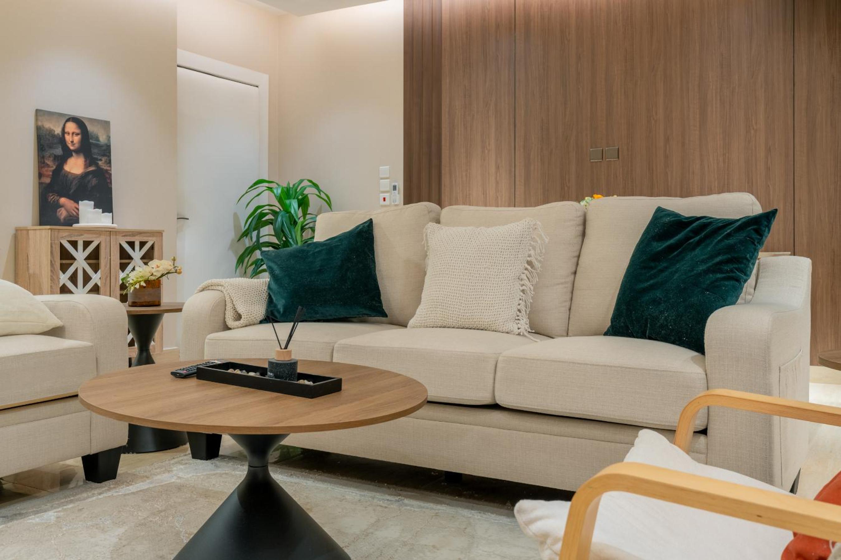 Modern 3-bedroom apartment with garden