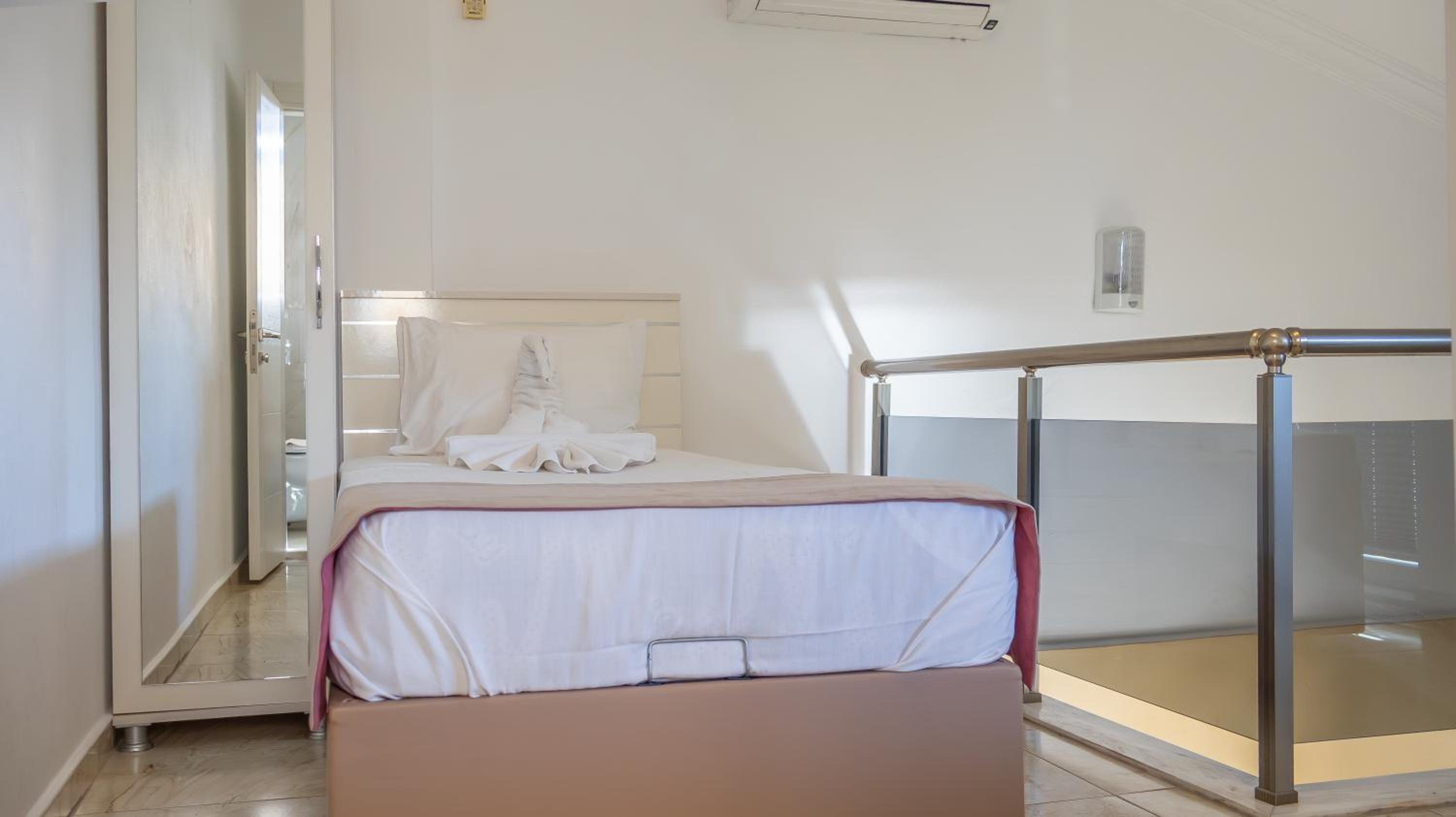 Güden-Pearl - Image 256