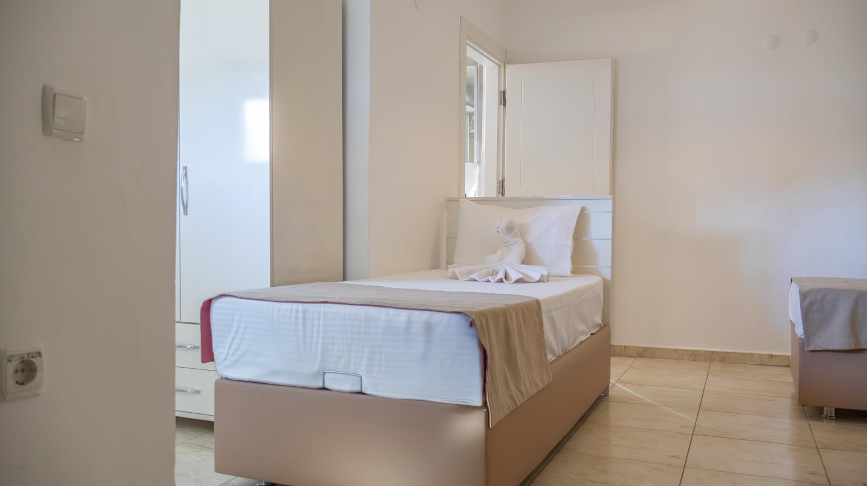 Güden-Pearl - Image 255