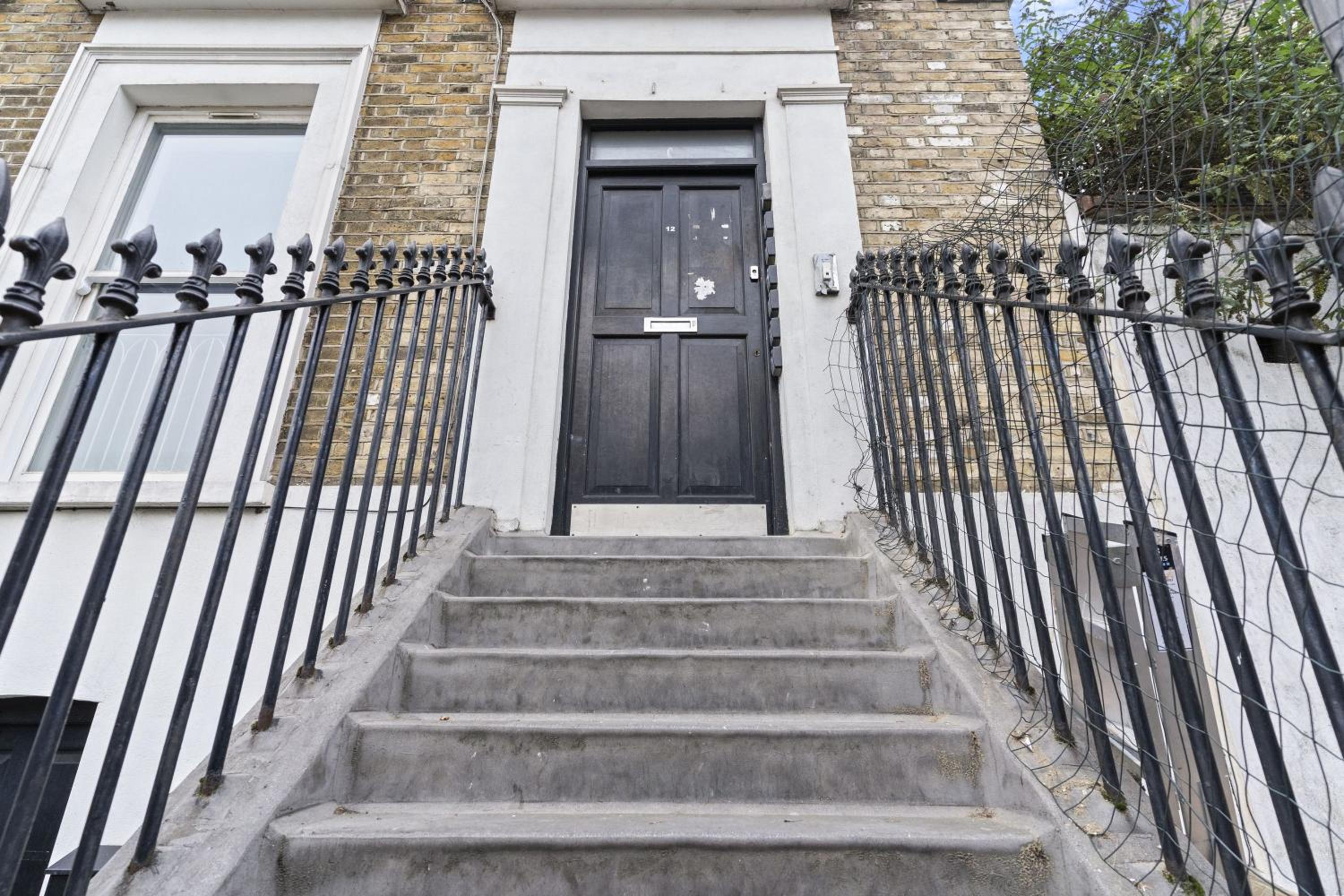 Affordable One bedroom & Studio By LiveStay Short Lets & Serviced Accommodation London view 2