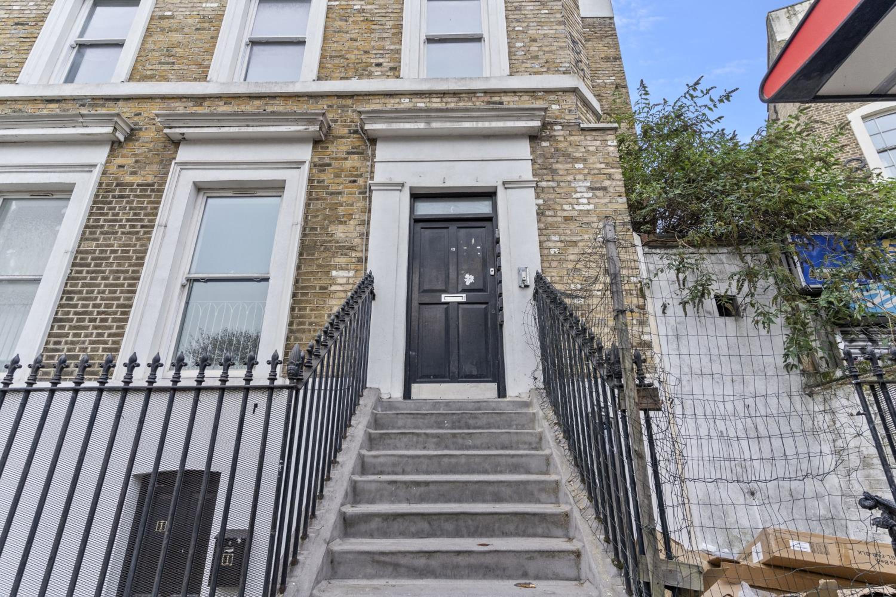 Affordable One bedroom & Studio By LiveStay Short Lets & Serviced Accommodation London view 3