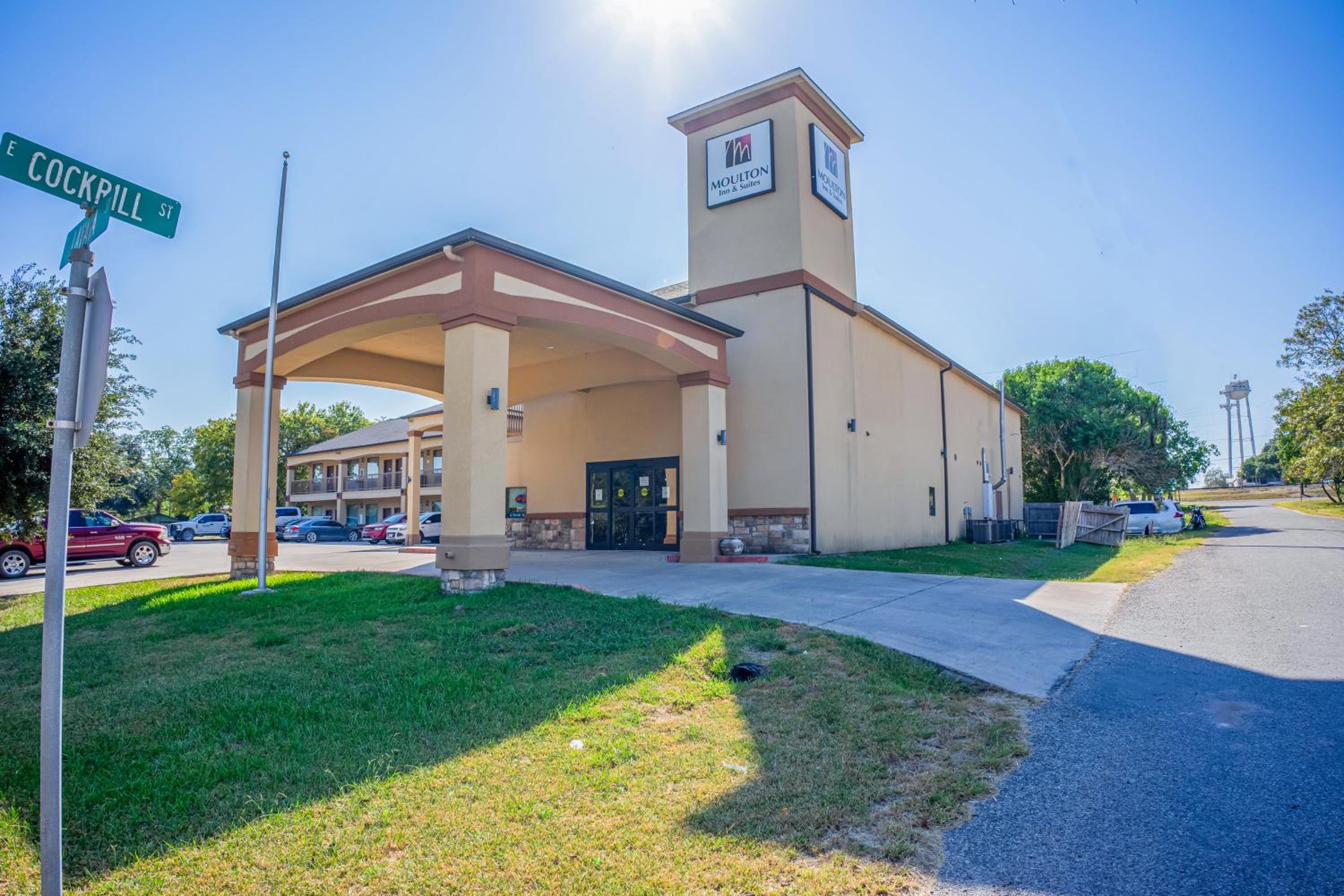 Moulton Inn & Suites By OYO Near Shiner TX view 4
