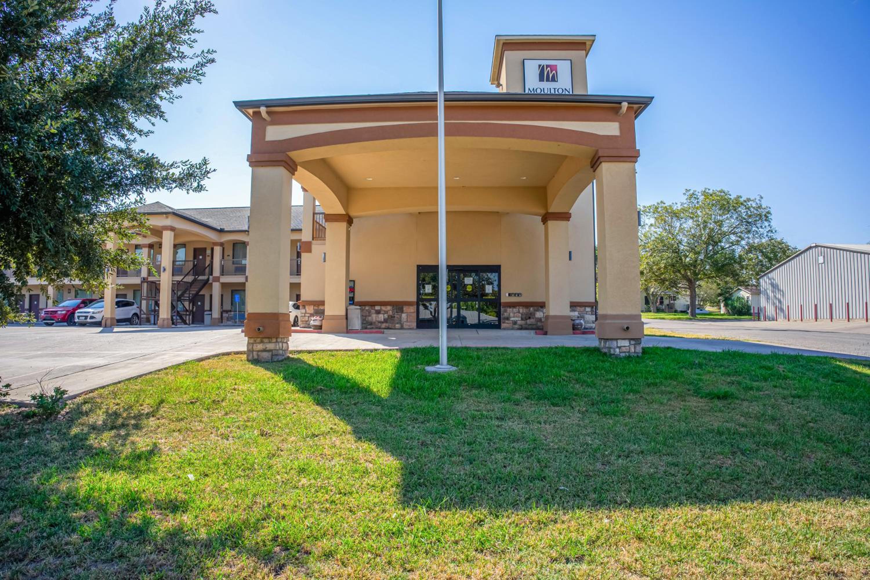 Moulton Inn & Suites By OYO Near Shiner TX view 5