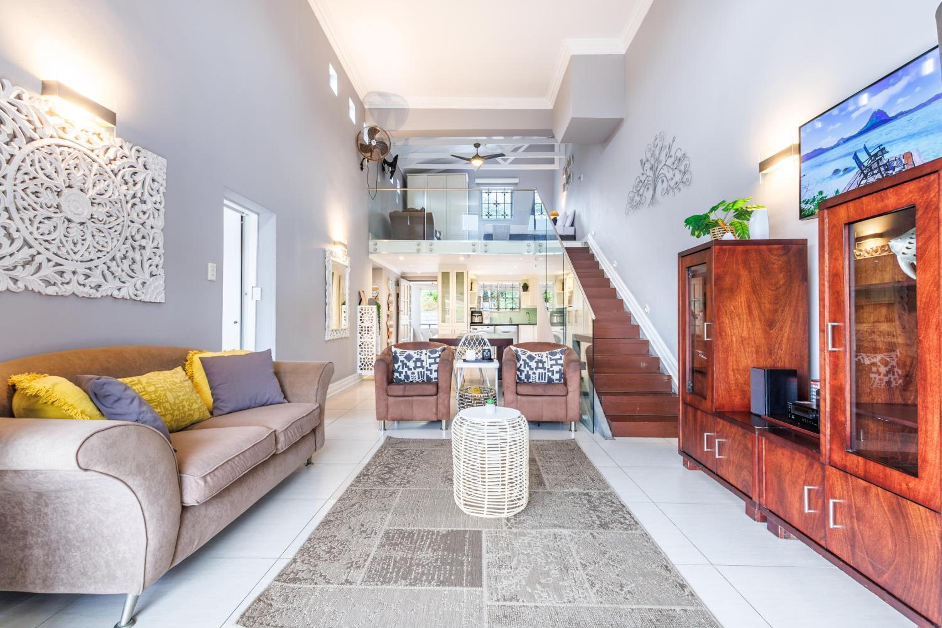 Beachside Escape in Ballito - Pizza Oven, Pool, Back - Up Power view 5