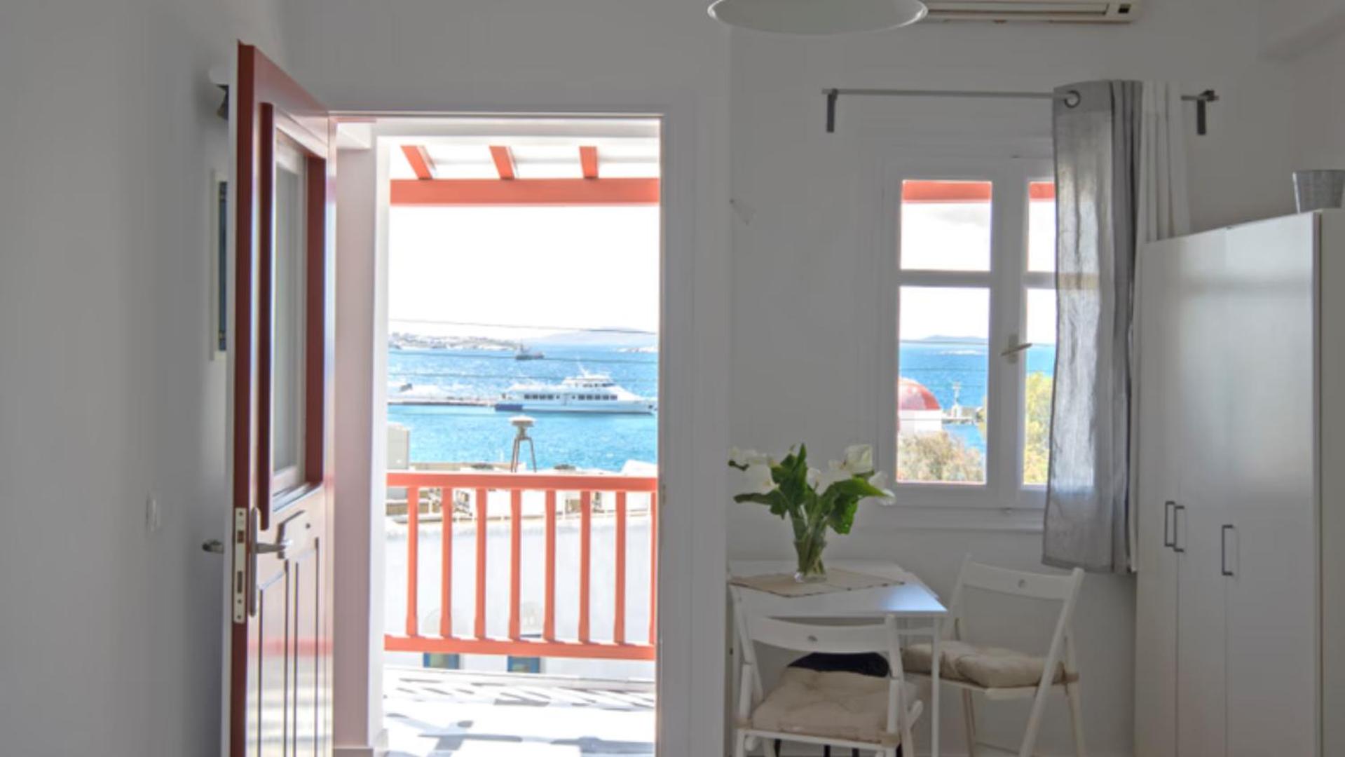 Modern Studio with Amenities in the Heart of the City -U14