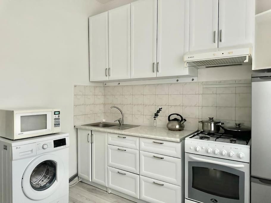 Cozy apartment in Almaty on Tole bi view 5