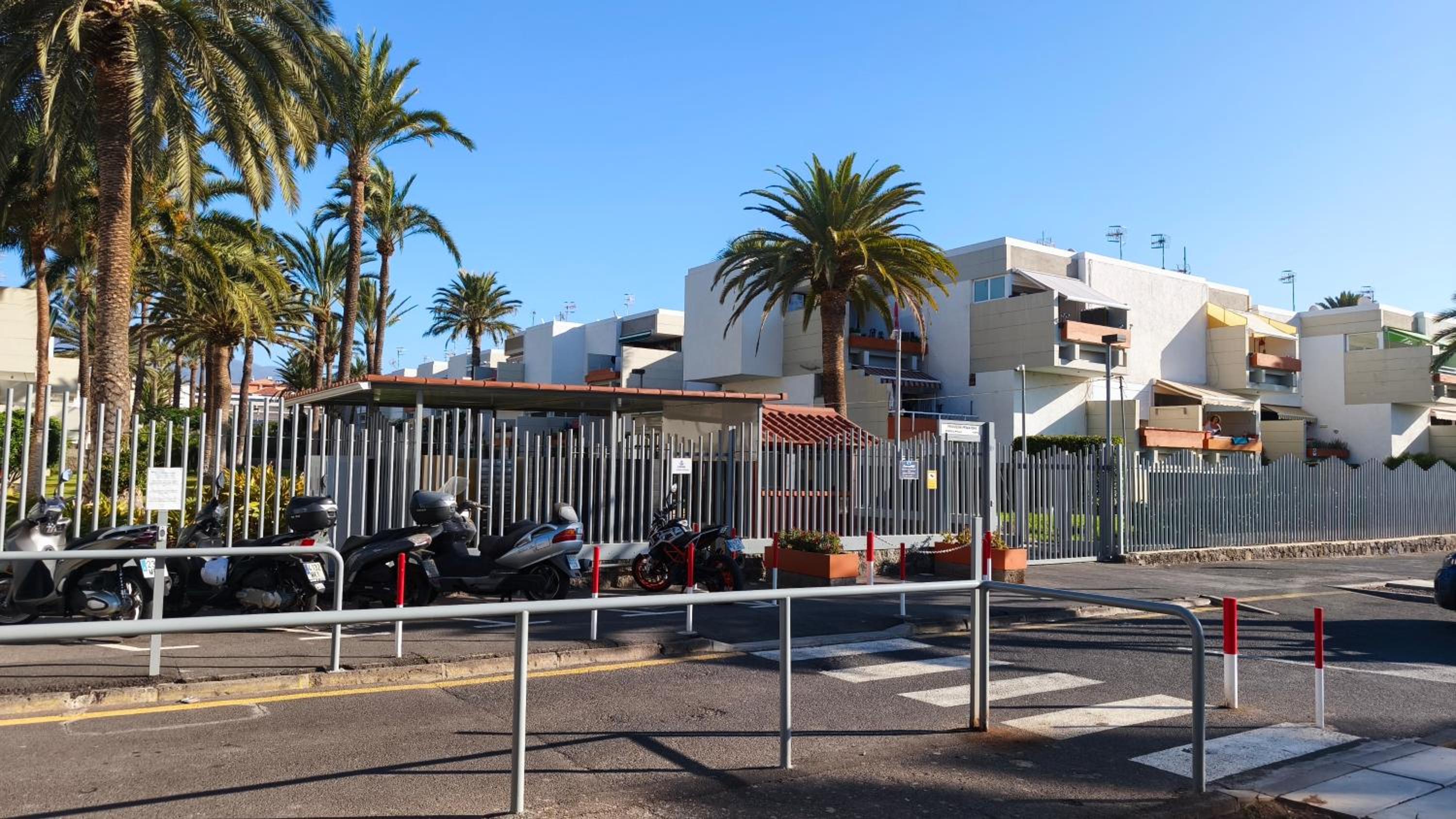 Moderno Estudio con Piscina en Arona - Ideal para Parejas