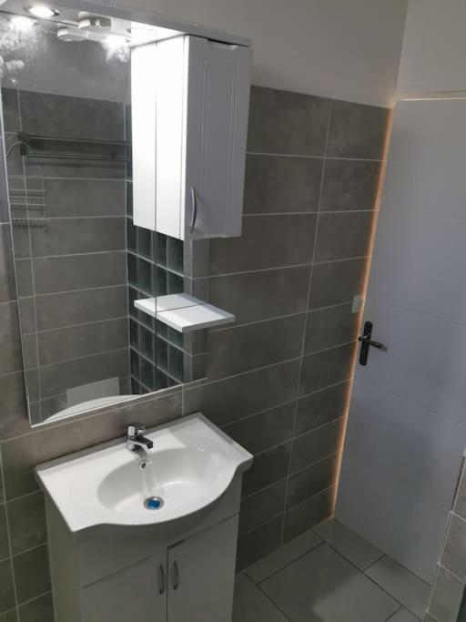 Charmant T2 bas de villa view 4