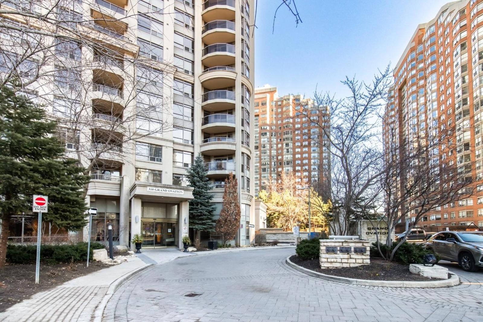 2-Bed, 2-Bath Condo with Pool & Parking by Square 1