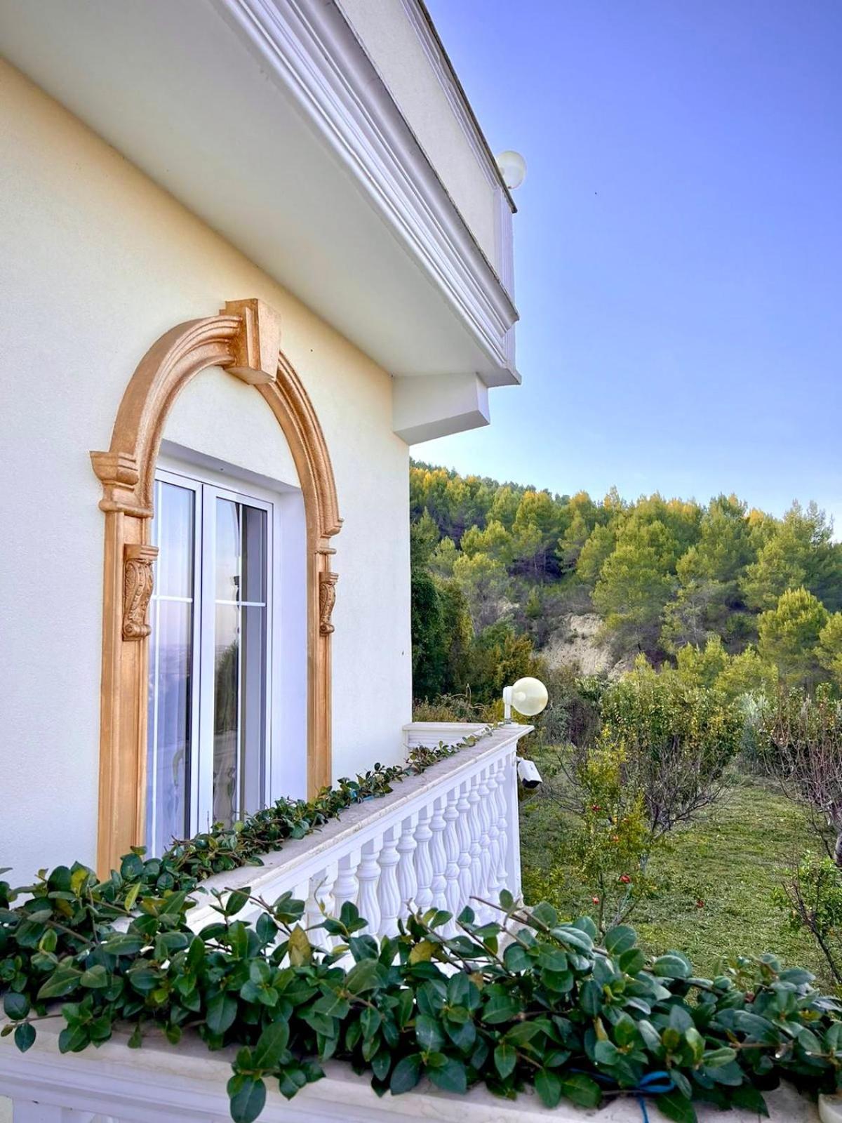 Vila Dy Bukurite