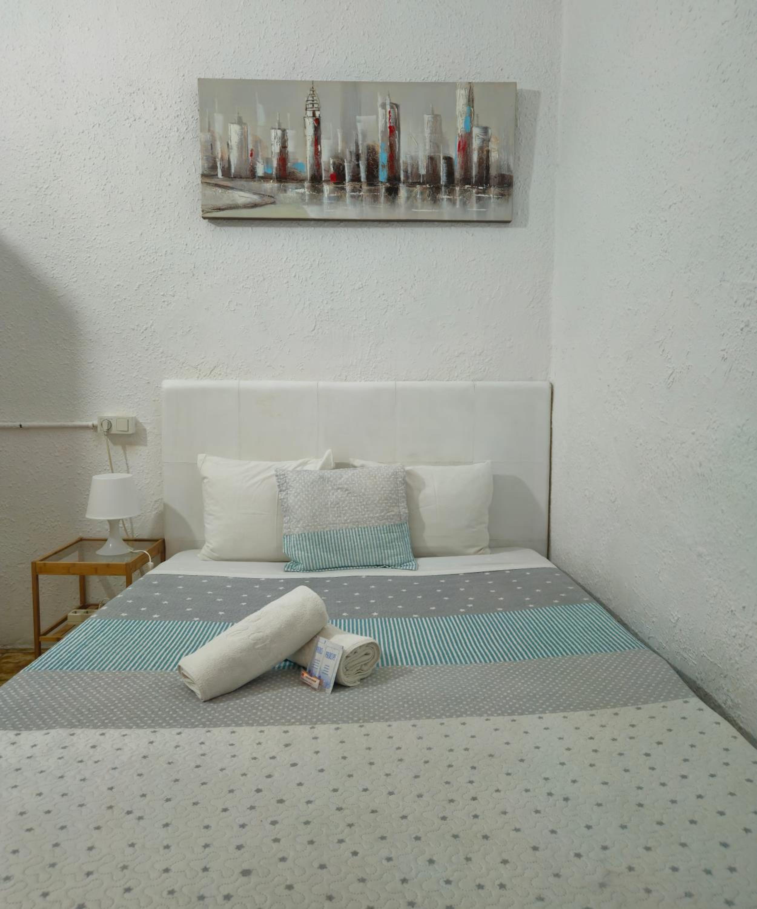 YOUTH HOSTEL - Central and Basic Drassanes