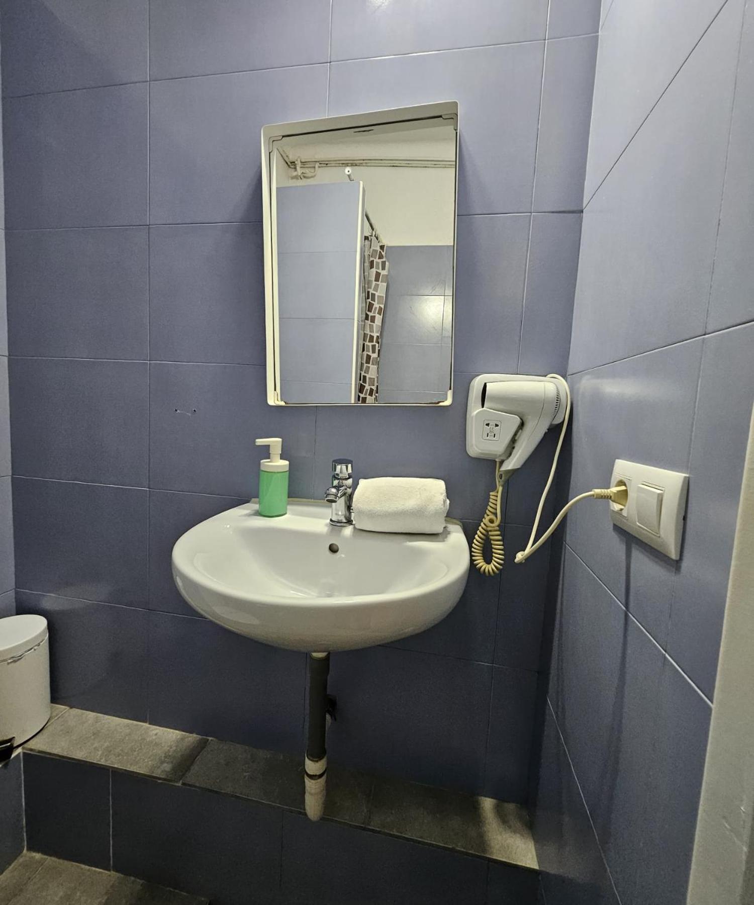 YOUTH HOSTEL - Central and Basic Drassanes