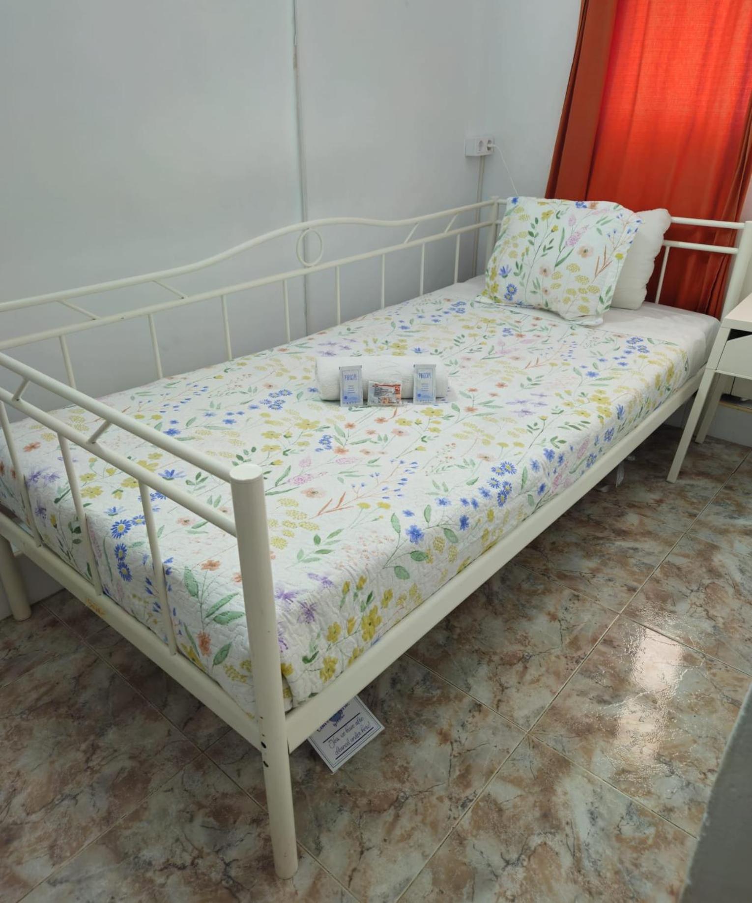 YOUTH HOSTEL - Central and Basic Drassanes