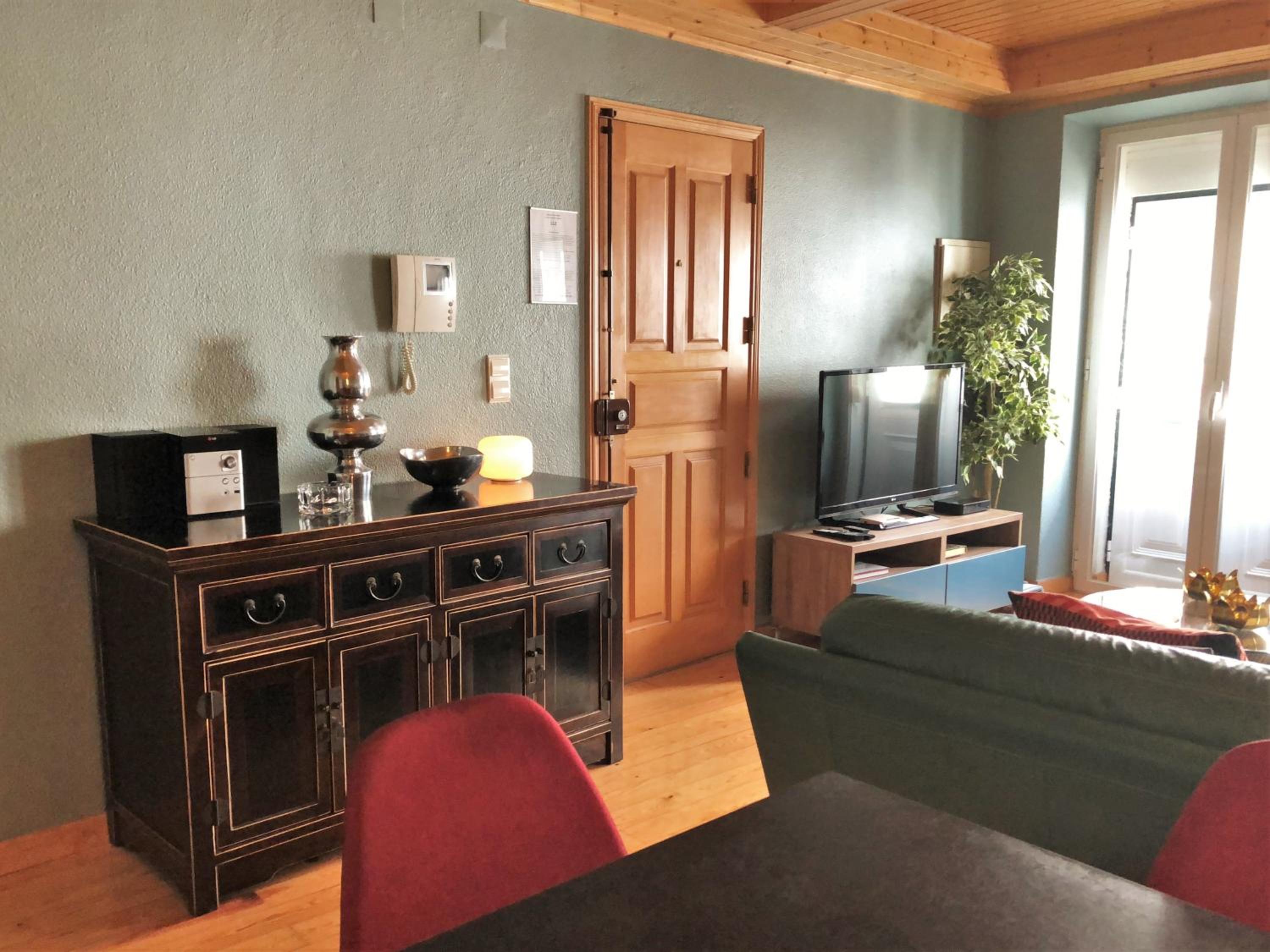 BE Modern & Spacious Apartment with a Private Patio! On BICA Funicular Street - LIS Downtown view 4