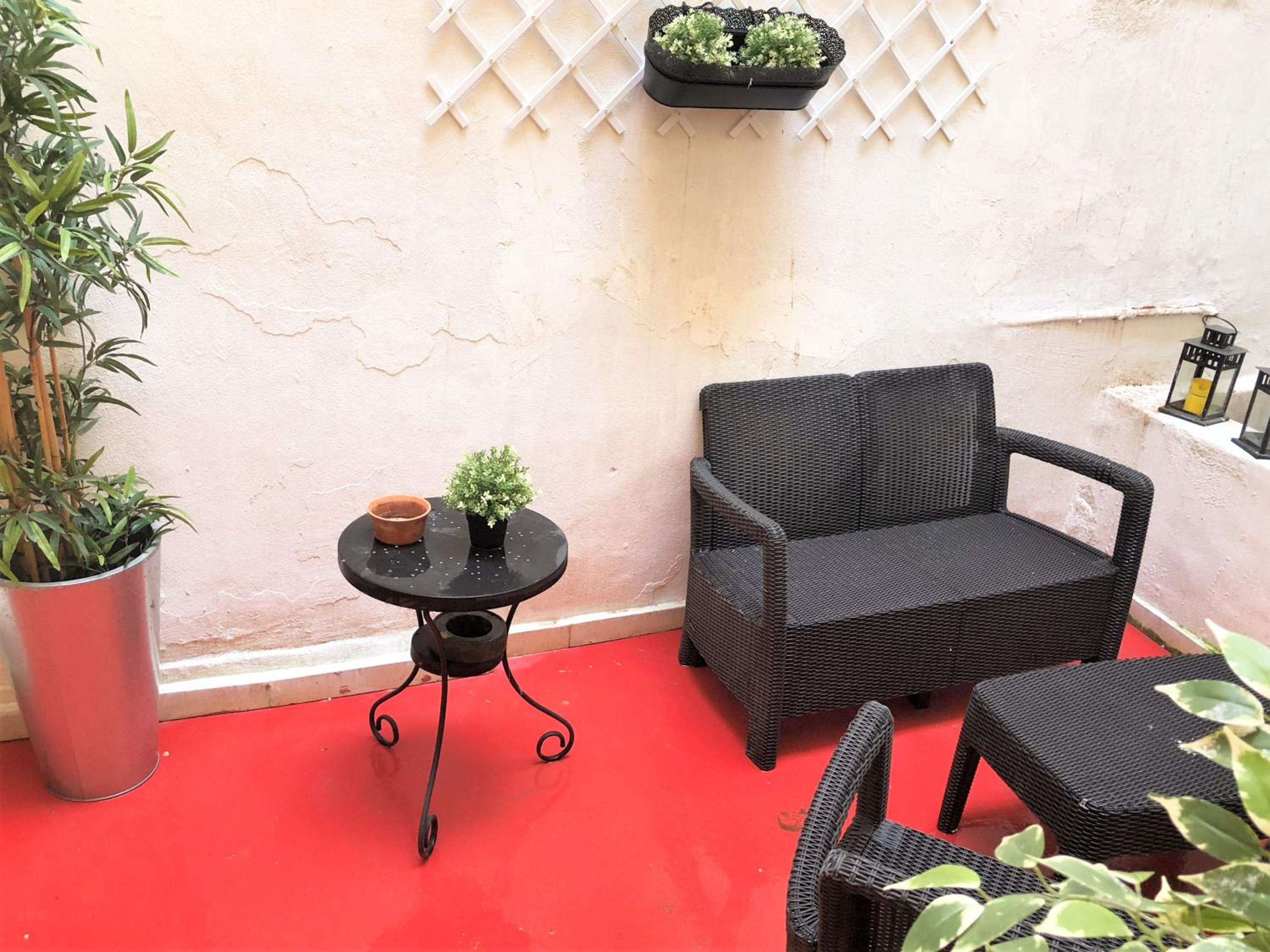 BE Modern & Spacious Apartment with a Private Patio! On BICA Funicular Street - LIS Downtown view 5