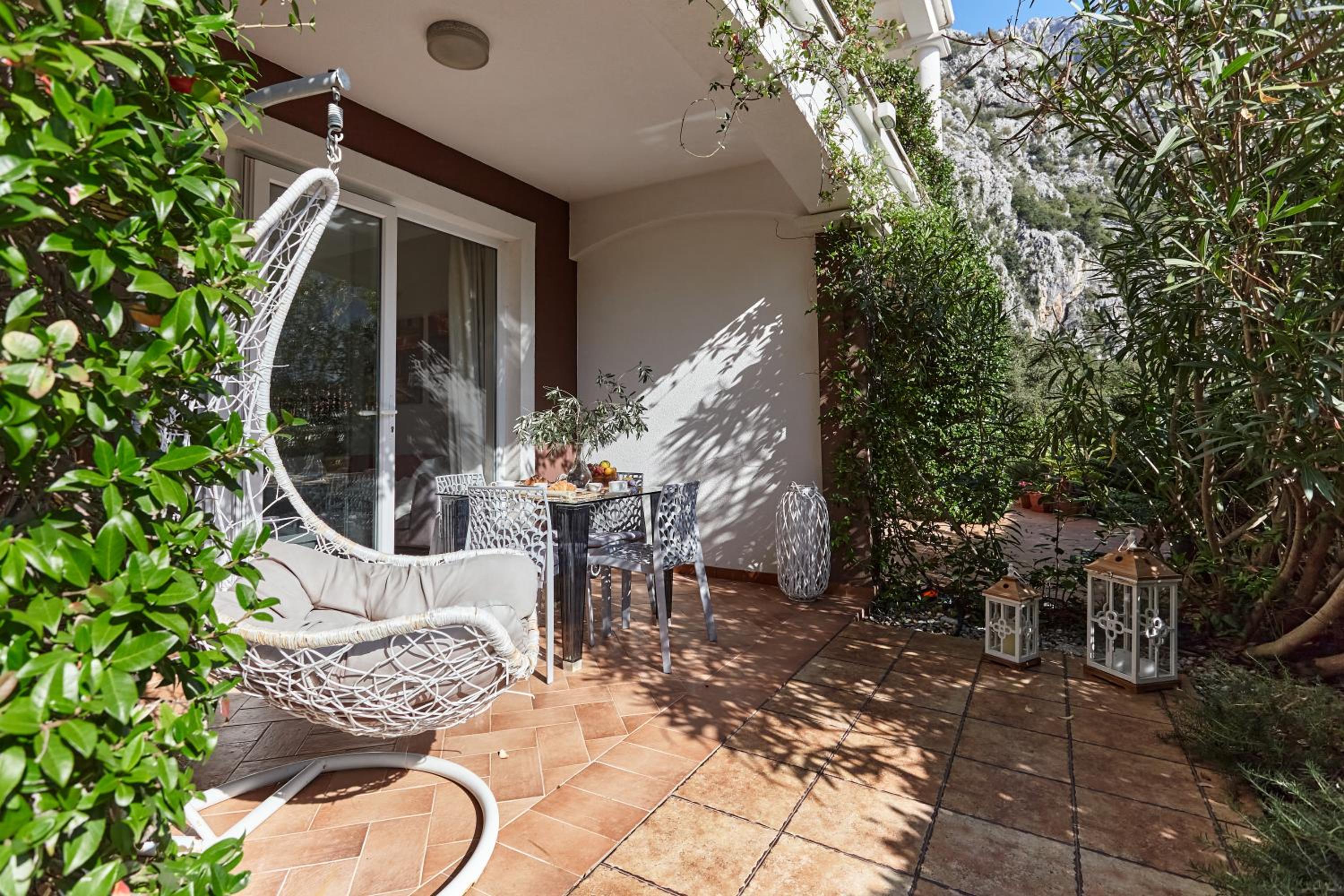 Cozy Apartment with Garden view 2