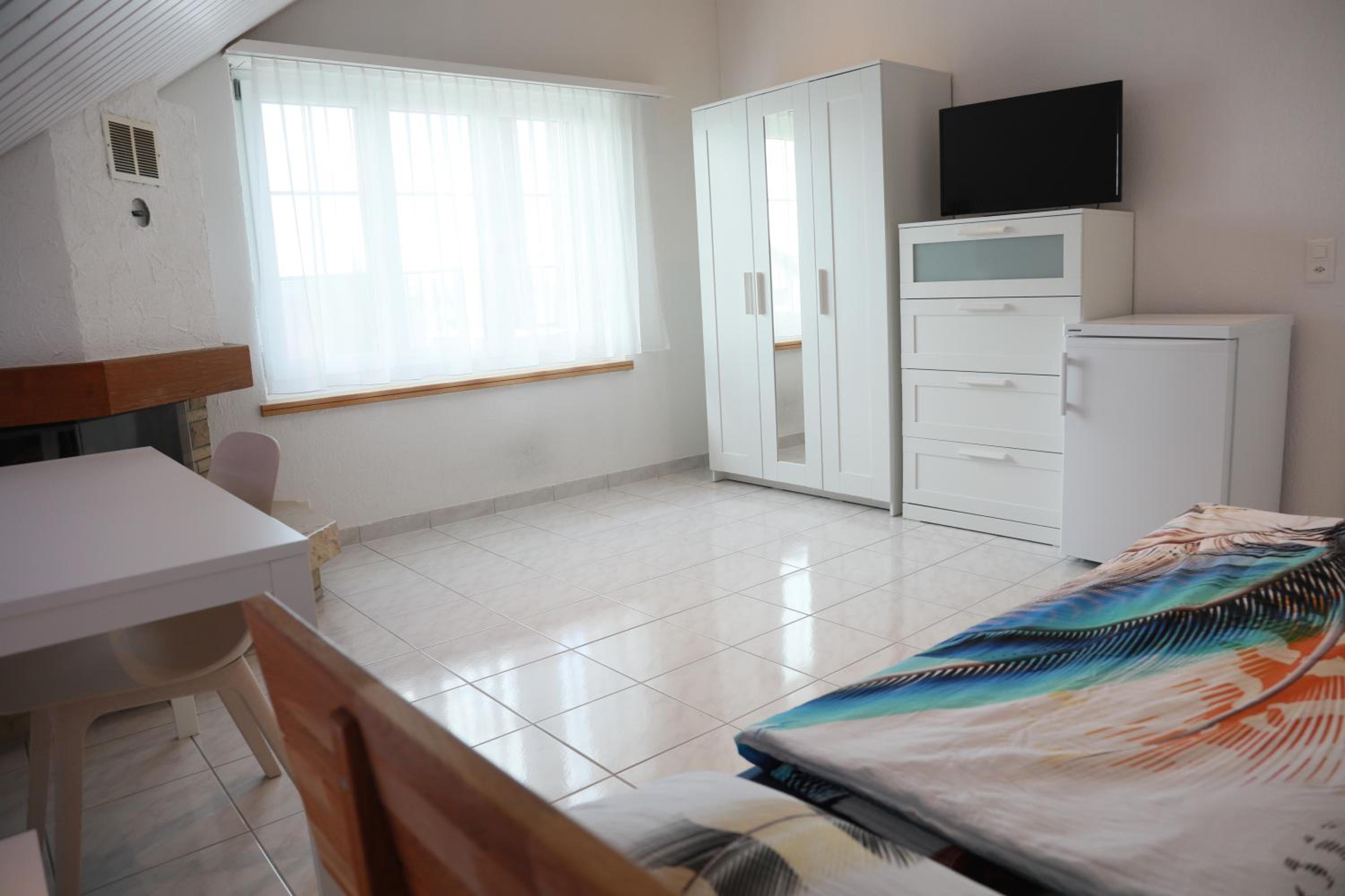Zimmer in der WG Jeaneu