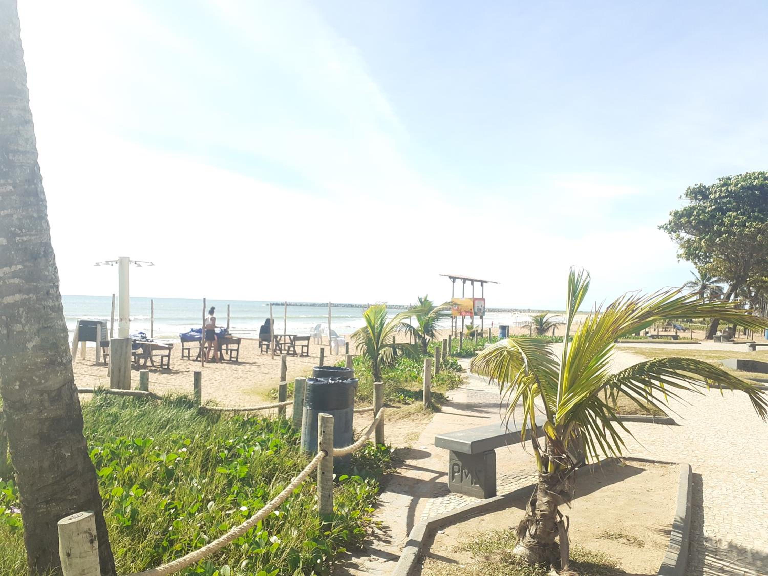 KITNET BRANCA NA PRAIA