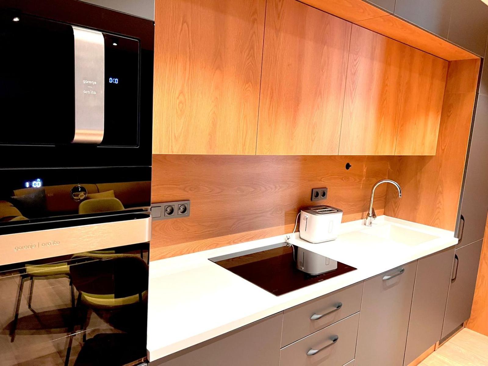 GQ Lux Apartments On Firs Line view 4