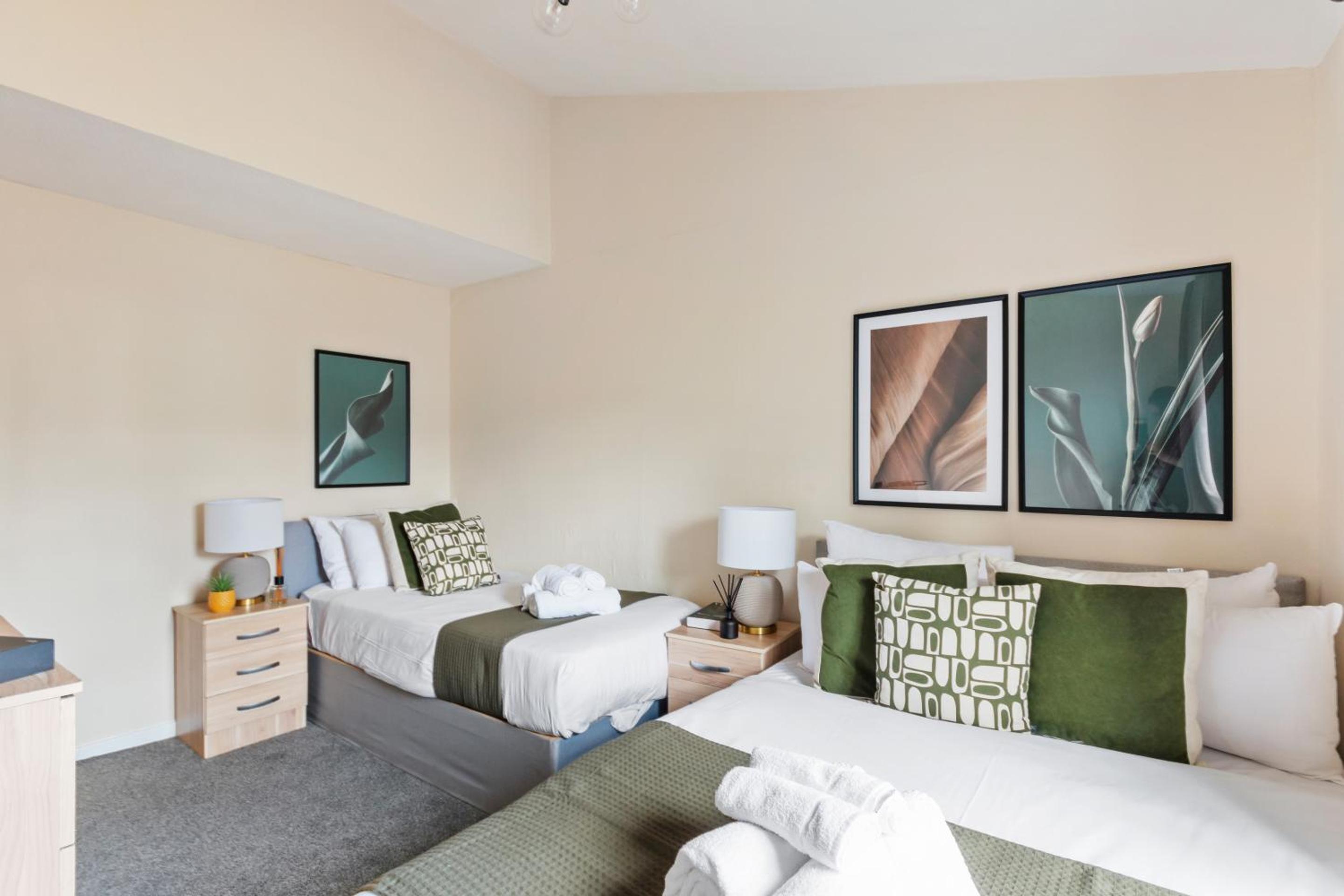 Cozy Guest House near London O2 Arena — hotel room