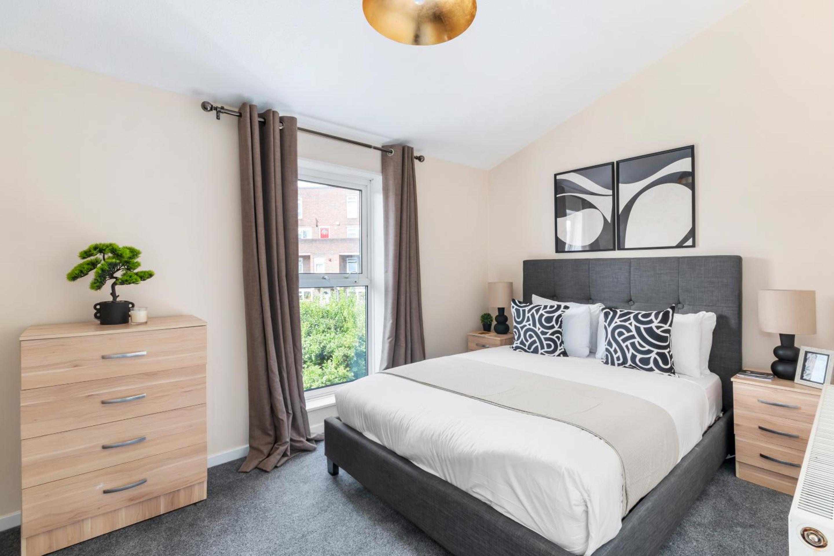 Cozy Guest House near London O2 Arena — hotel room