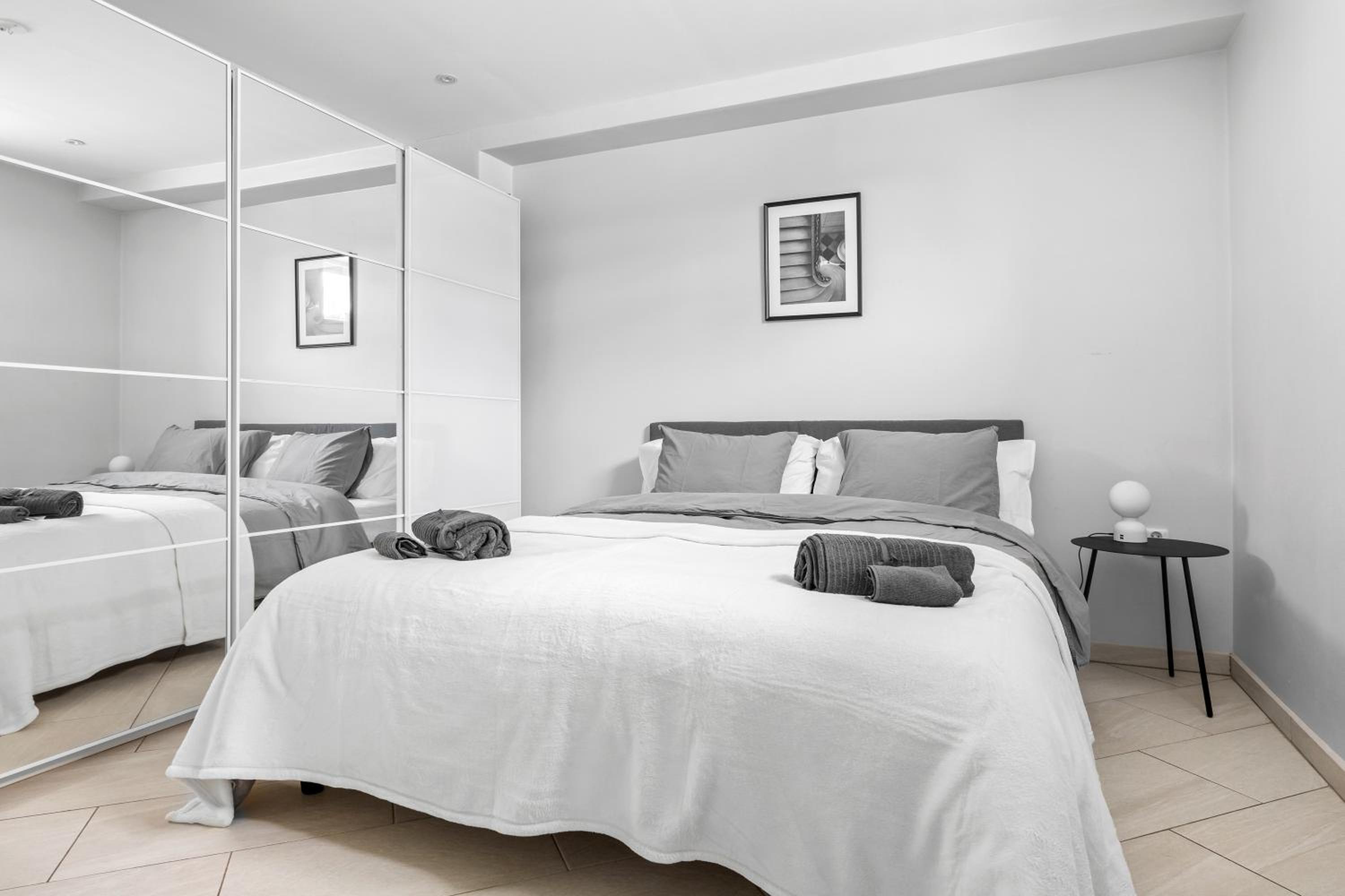Modern 1BR apartment with private entrance view 4