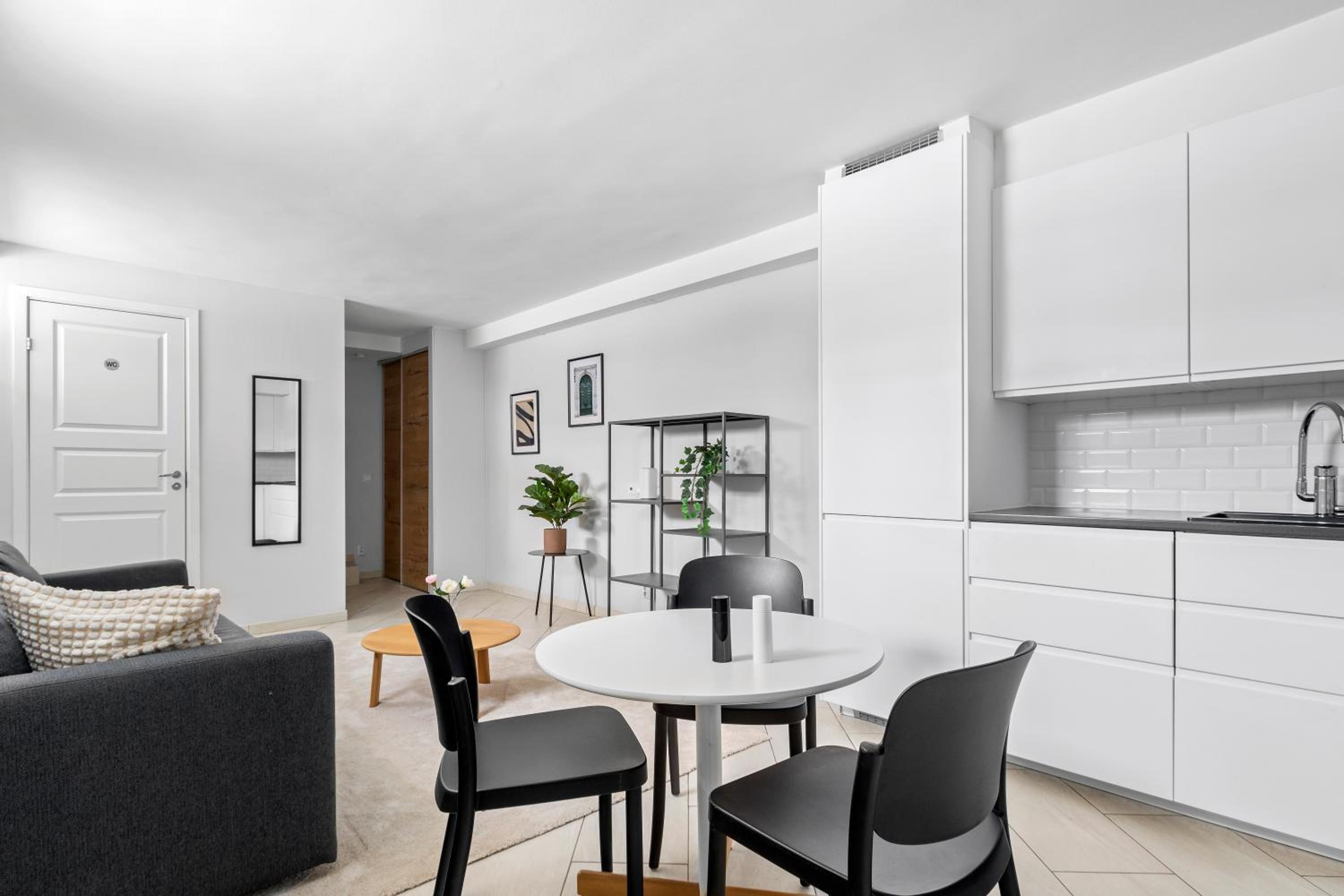 Modern 1BR apartment with private entrance view 2