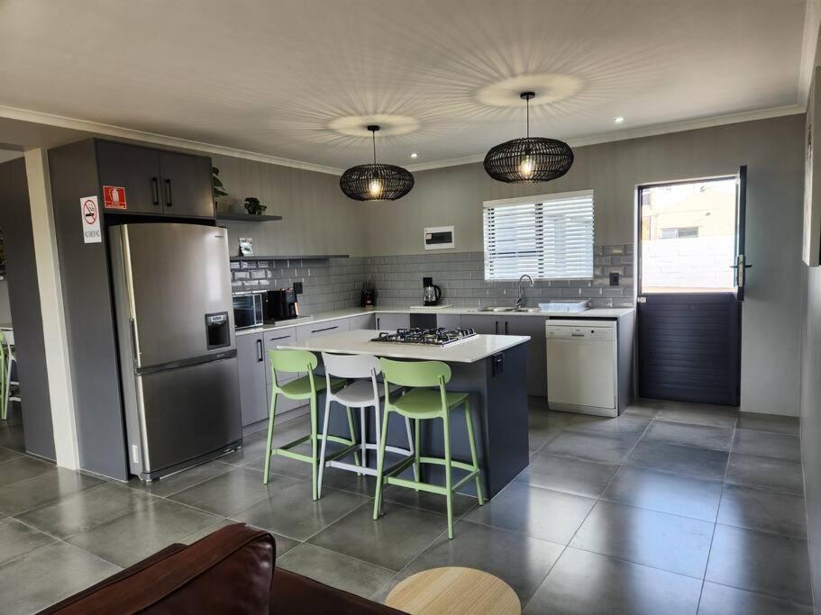Leisure on Sleigh Langebaan - Direct golf course access & HOT TUB view 2