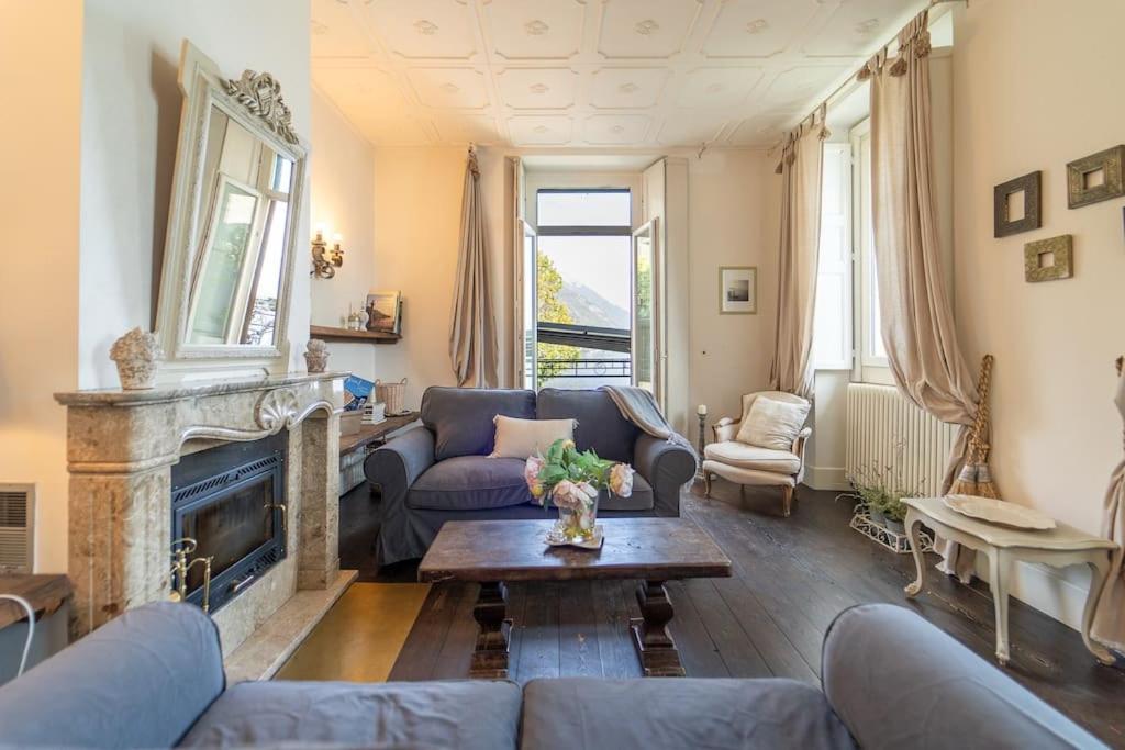Storica Villa sul Lago di Como con darsena privata view 5