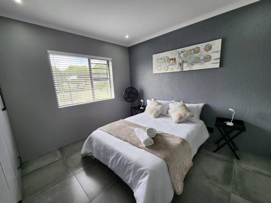 Leisure on Sleigh Langebaan - Direct golf course access & HOT TUB view 3