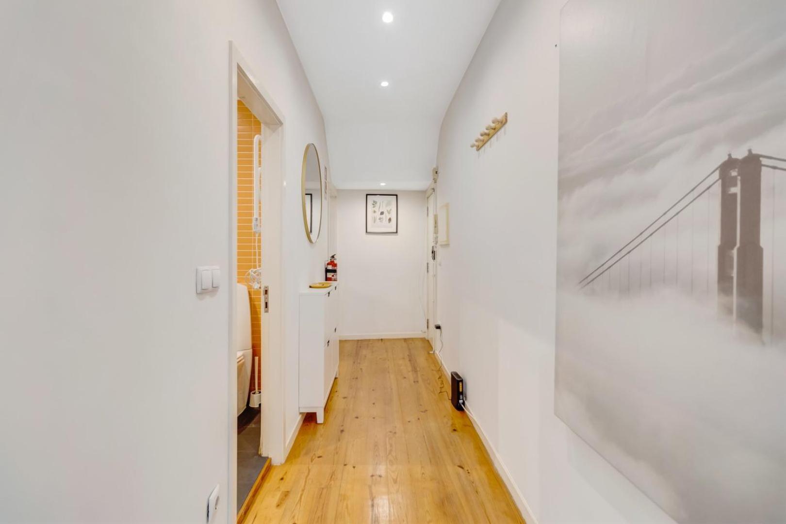 Charming 1BR with Terrace Views of Bridge | By Airnest view 3