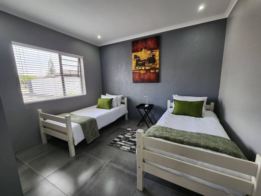 Leisure on Sleigh Langebaan - Direct golf course access & HOT TUB view 5