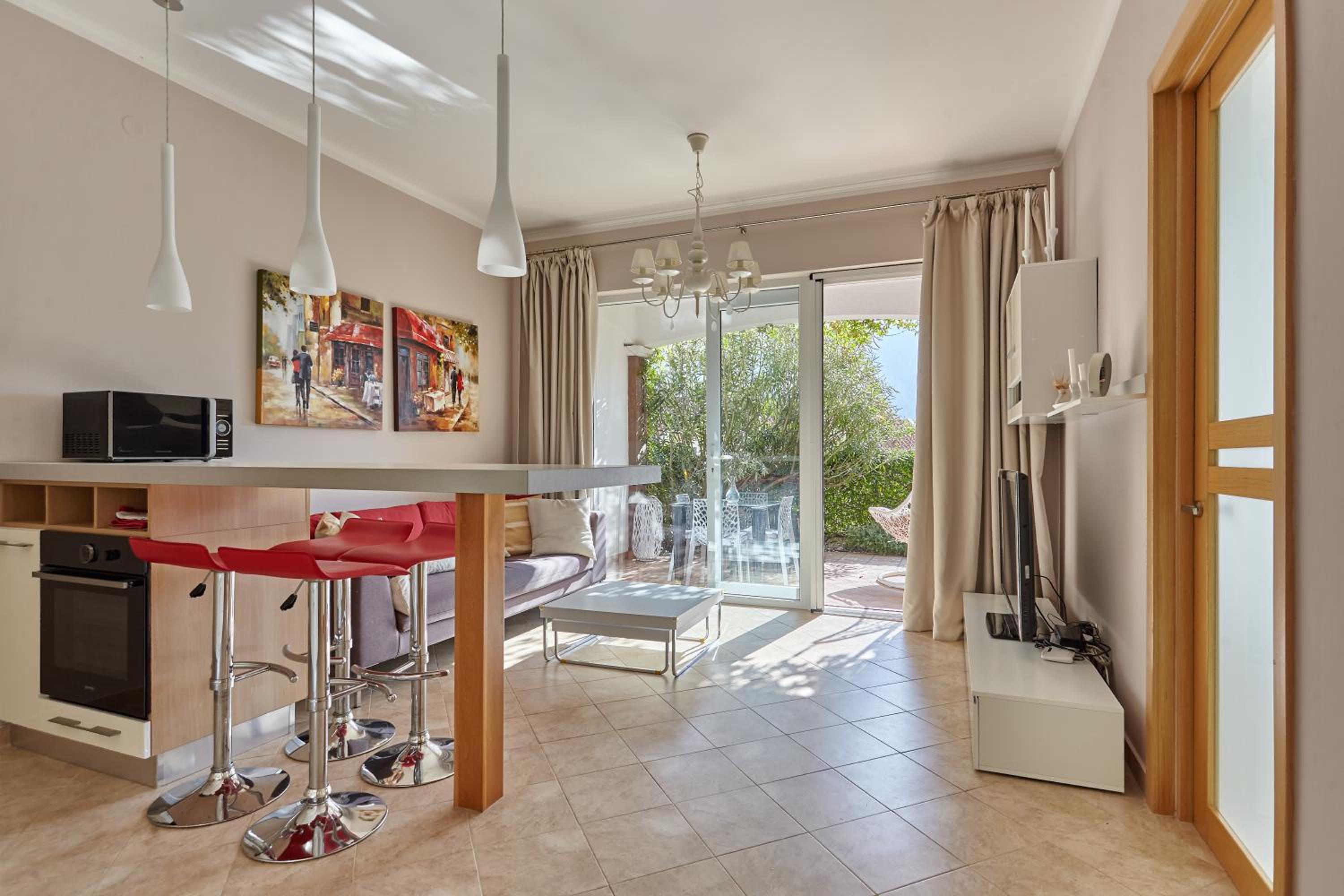 Cozy Apartment with Garden view 4