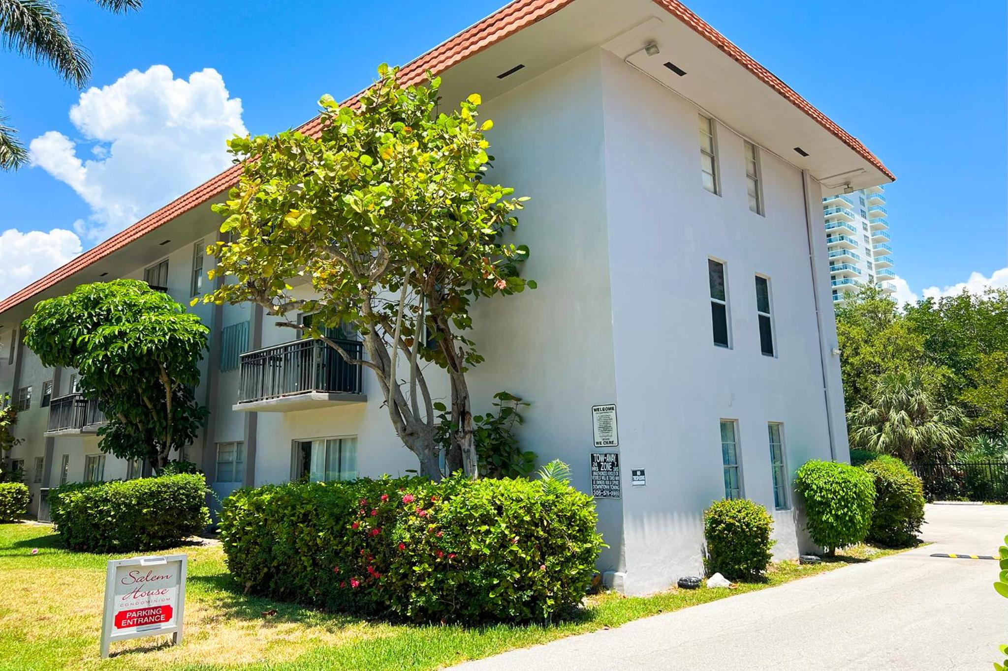 Hotel Sunny Isles Apartments by MiaRentals - Image 1