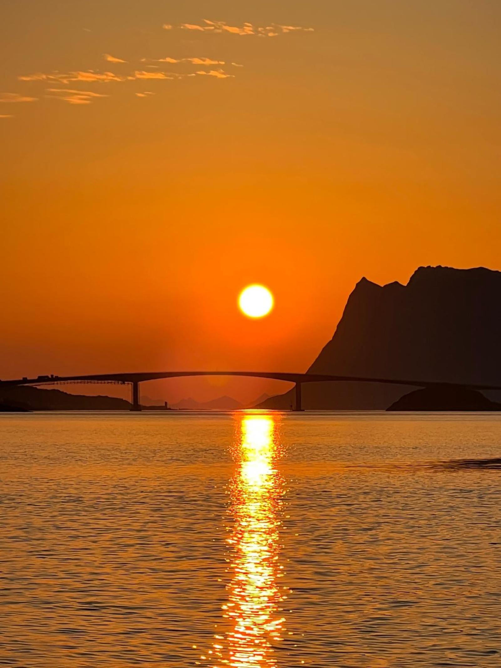 Seafront Luxury Villa near Henningsvær