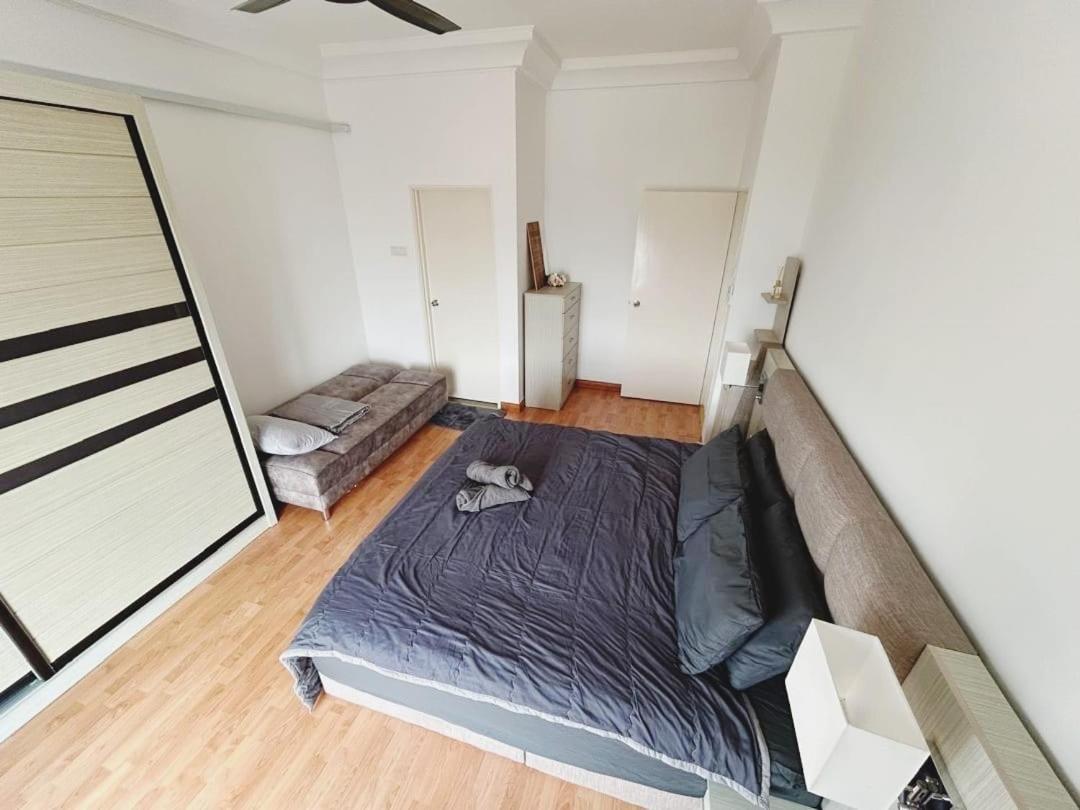 PLATINO, Huge Family 3BR Suite, Few steps to Paradigm Mall & Escape JB