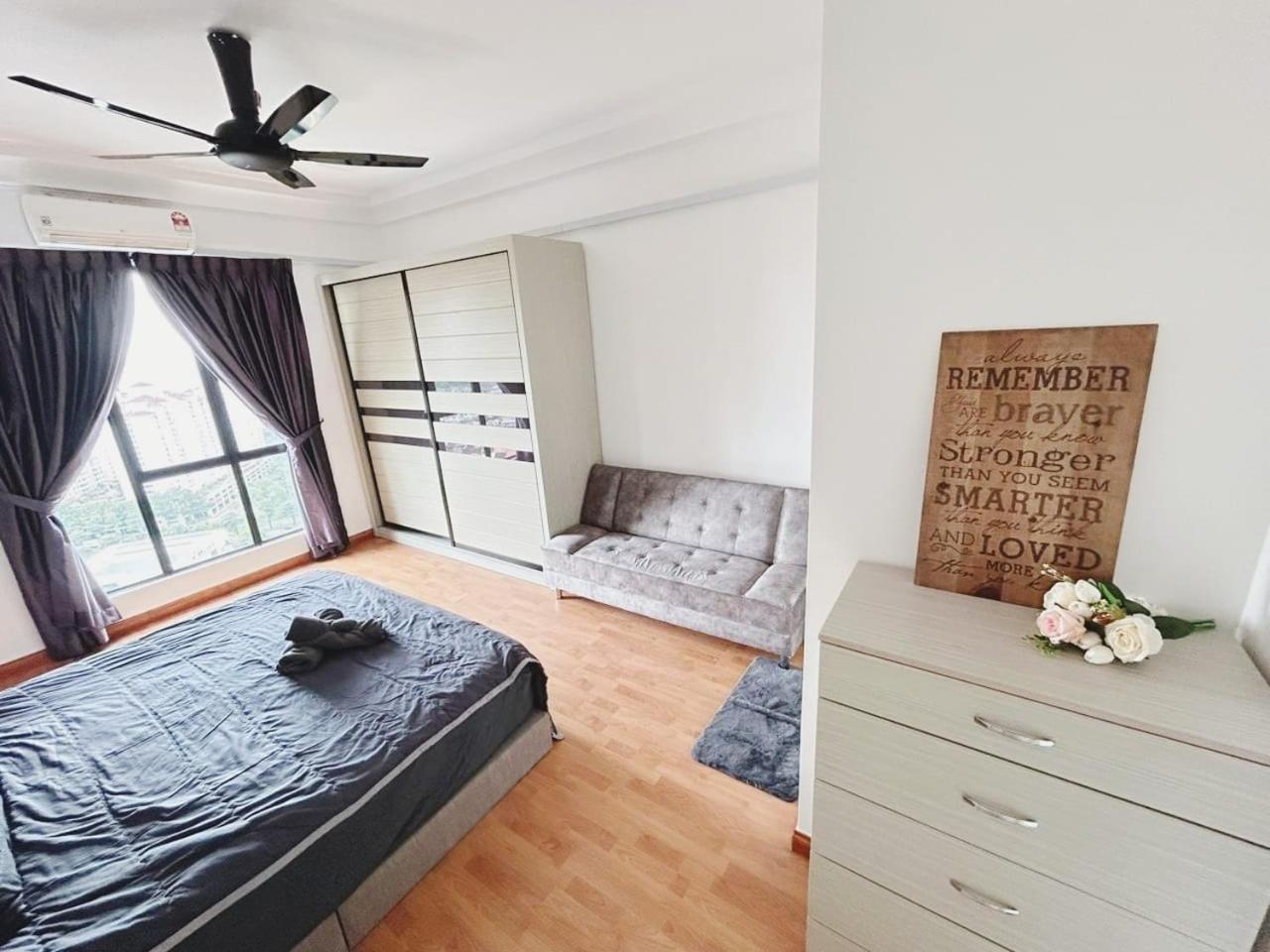 PLATINO, Huge Family 3BR Suite, Few steps to Paradigm Mall & Escape JB