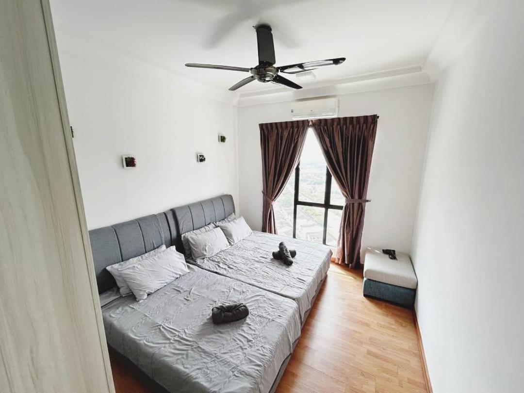 PLATINO, Huge Family 3BR Suite, Few steps to Paradigm Mall & Escape JB