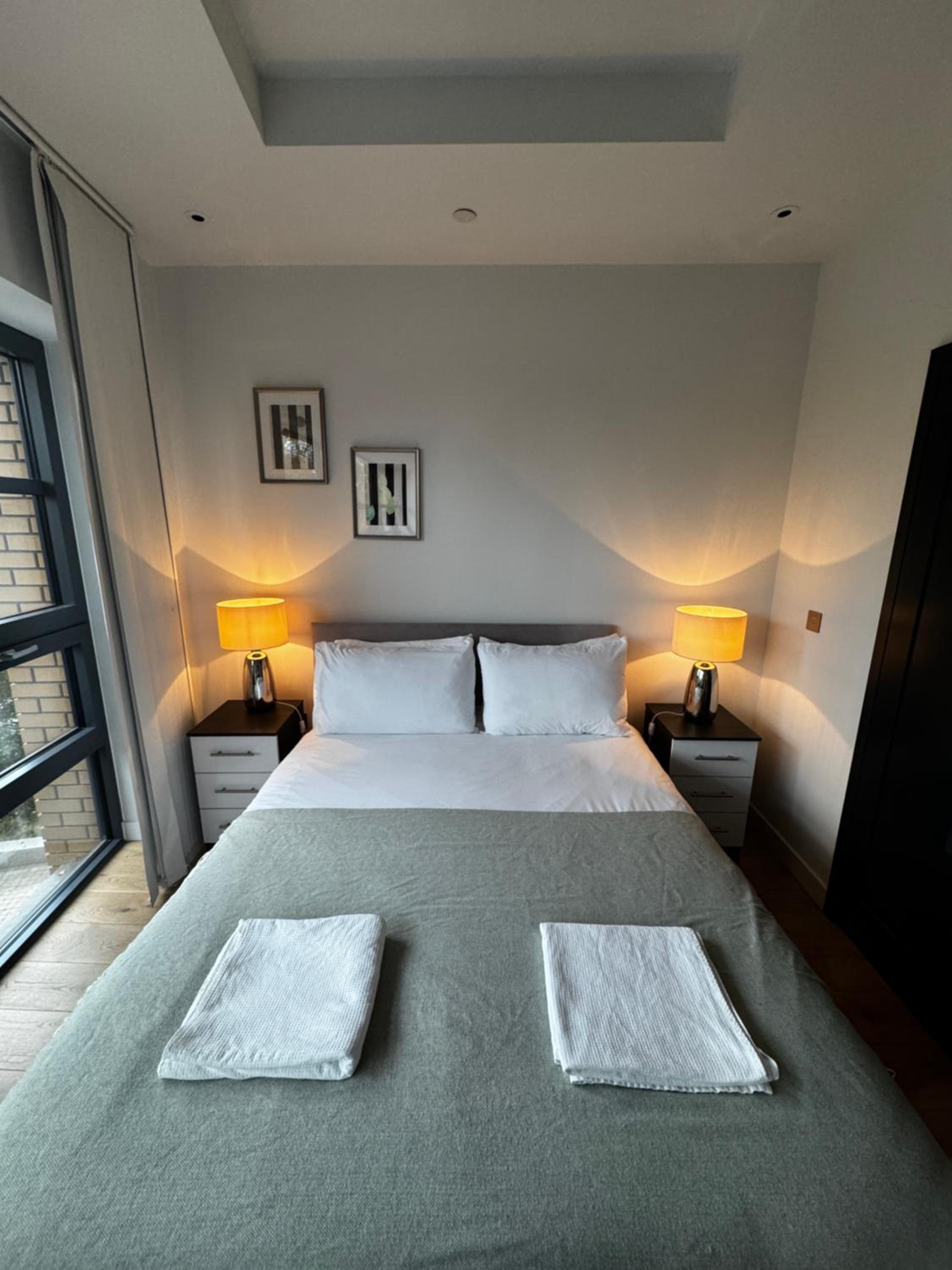 London City Island 1 Bedroom Luxury Apartments, Private Balcony