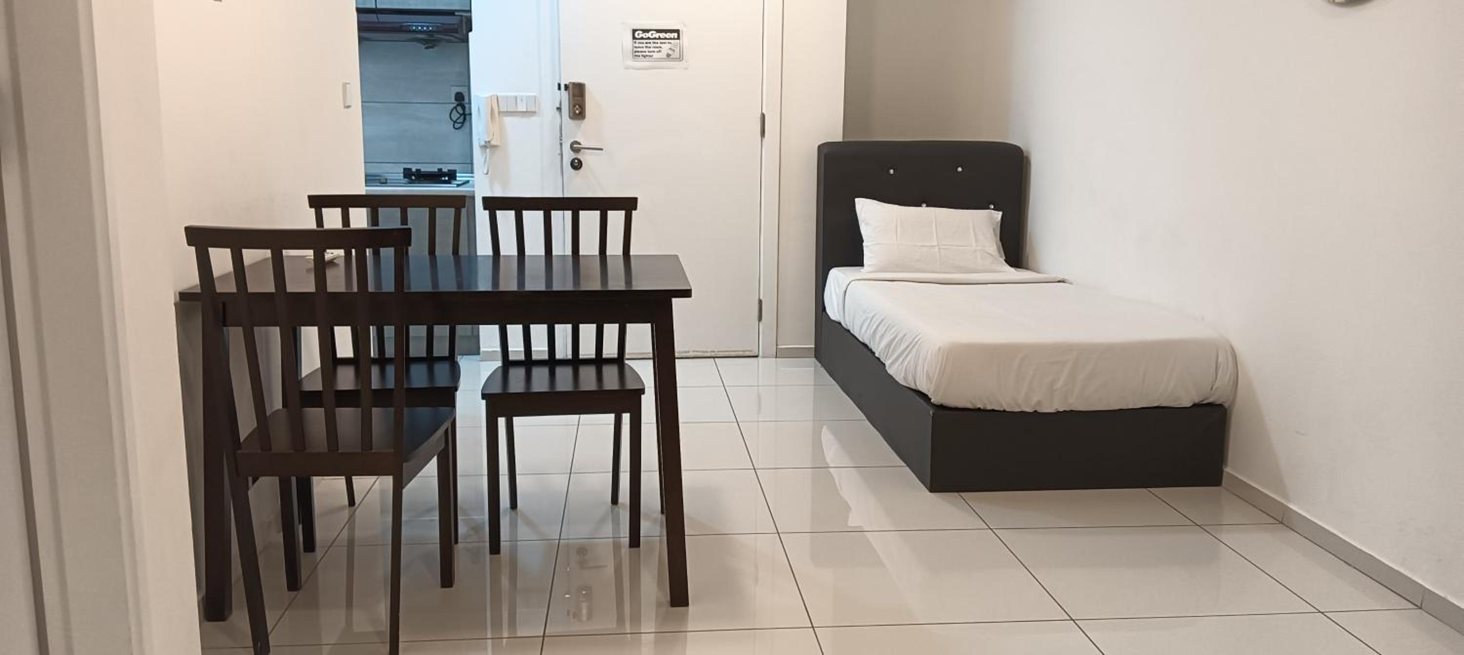 Robertson Special Suite KL