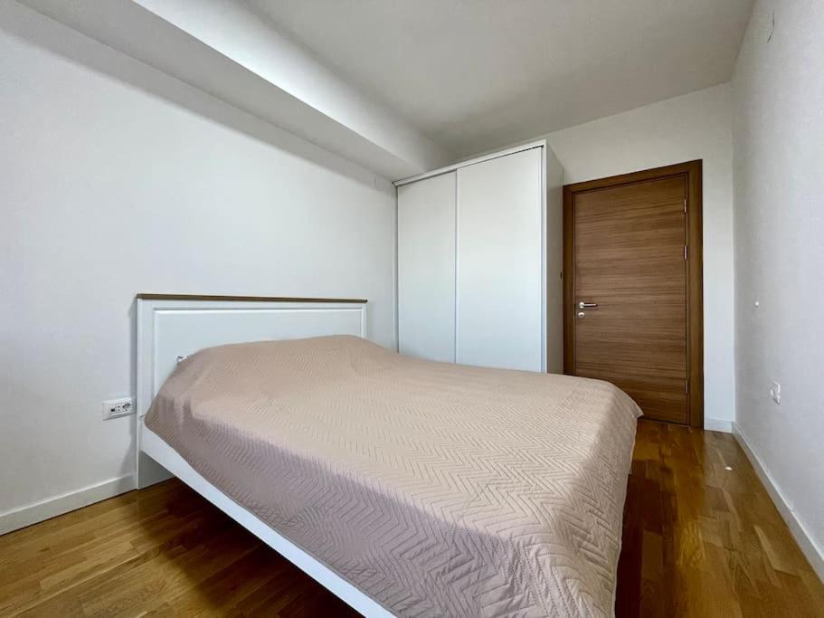 Jurukov Riverside Apartment view 4