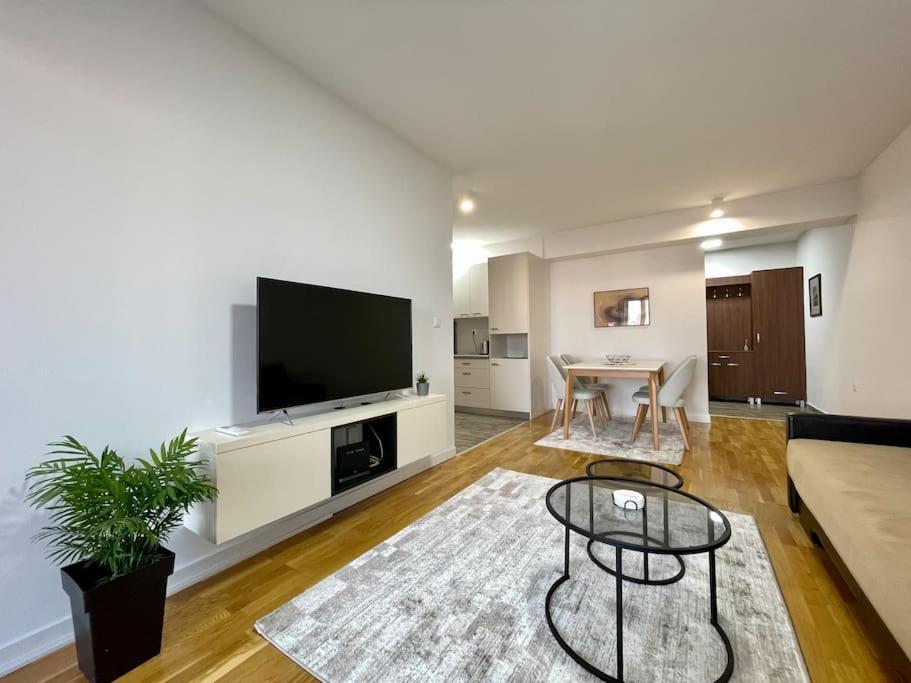 Jurukov Riverside Apartment view 5