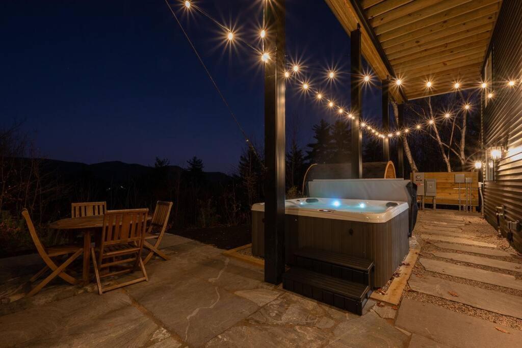 VIEWS, Hot Tub, Sauna, Theatre view 3